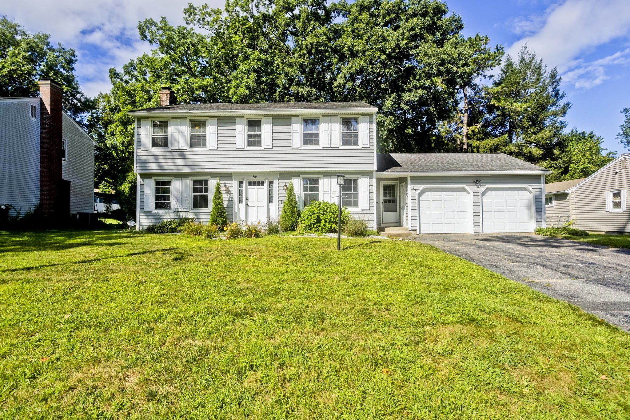 50 Crystal Brook Dr, Springfield, MA 01118