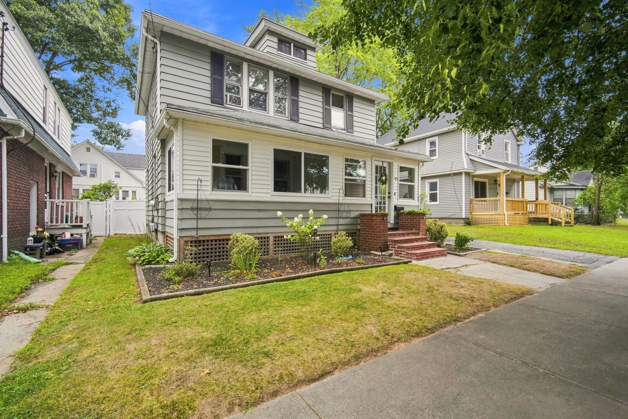 43 Corona St, Springfield, MA 01104