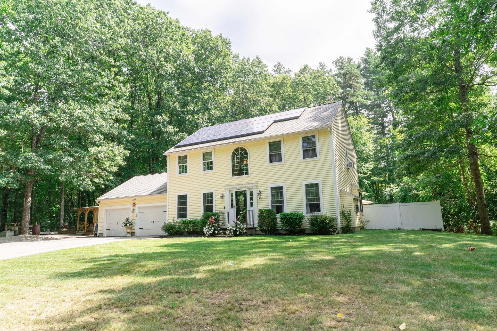 55 S Shore Dr, Sturbridge, MA 01566