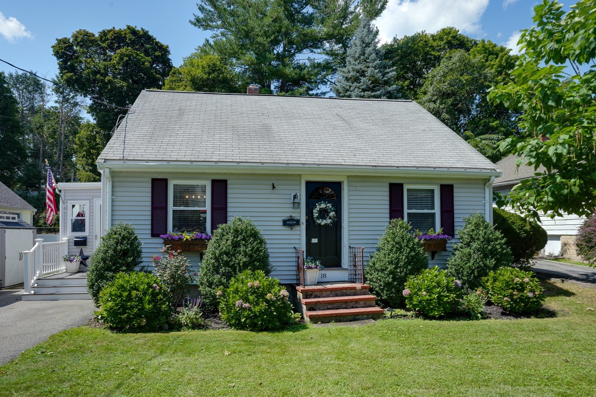 18 Ellis St, Woburn, MA 01801