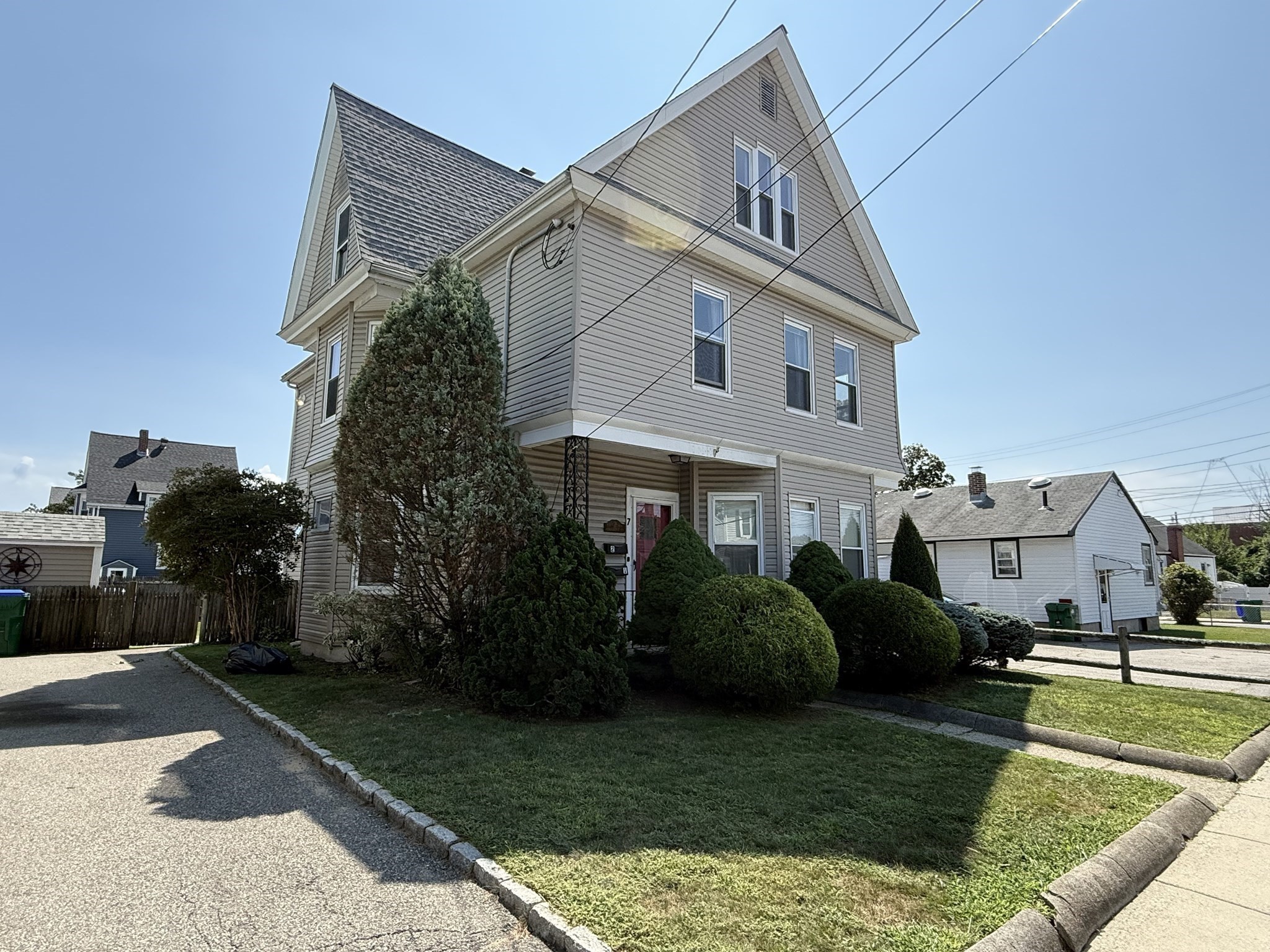 7 Pembroke St, Medford, MA 02155