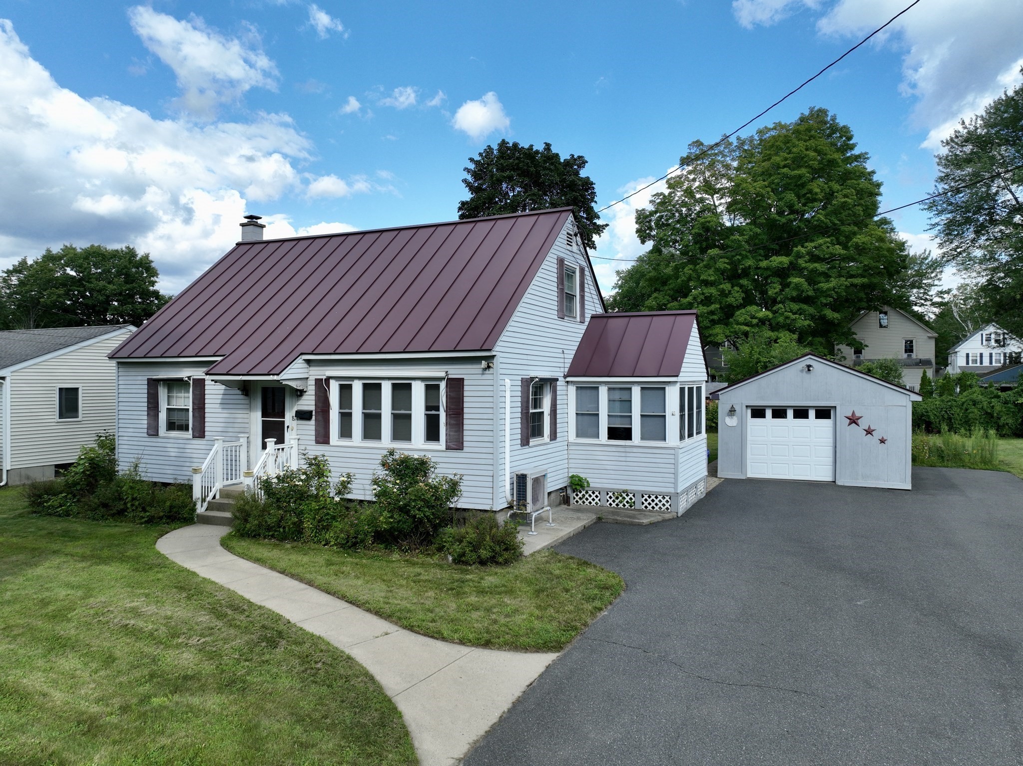 81 Vernon St, Greenfield, MA 01301