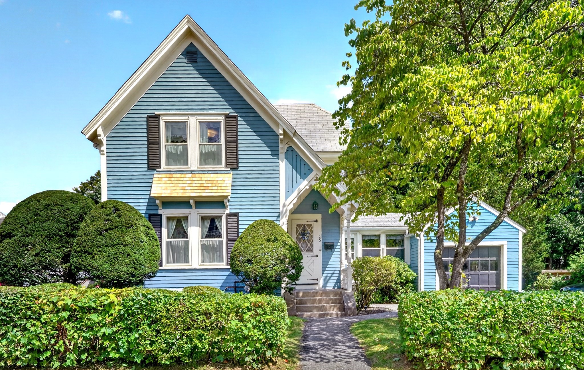 26 Hartford St, Bedford, MA 01730