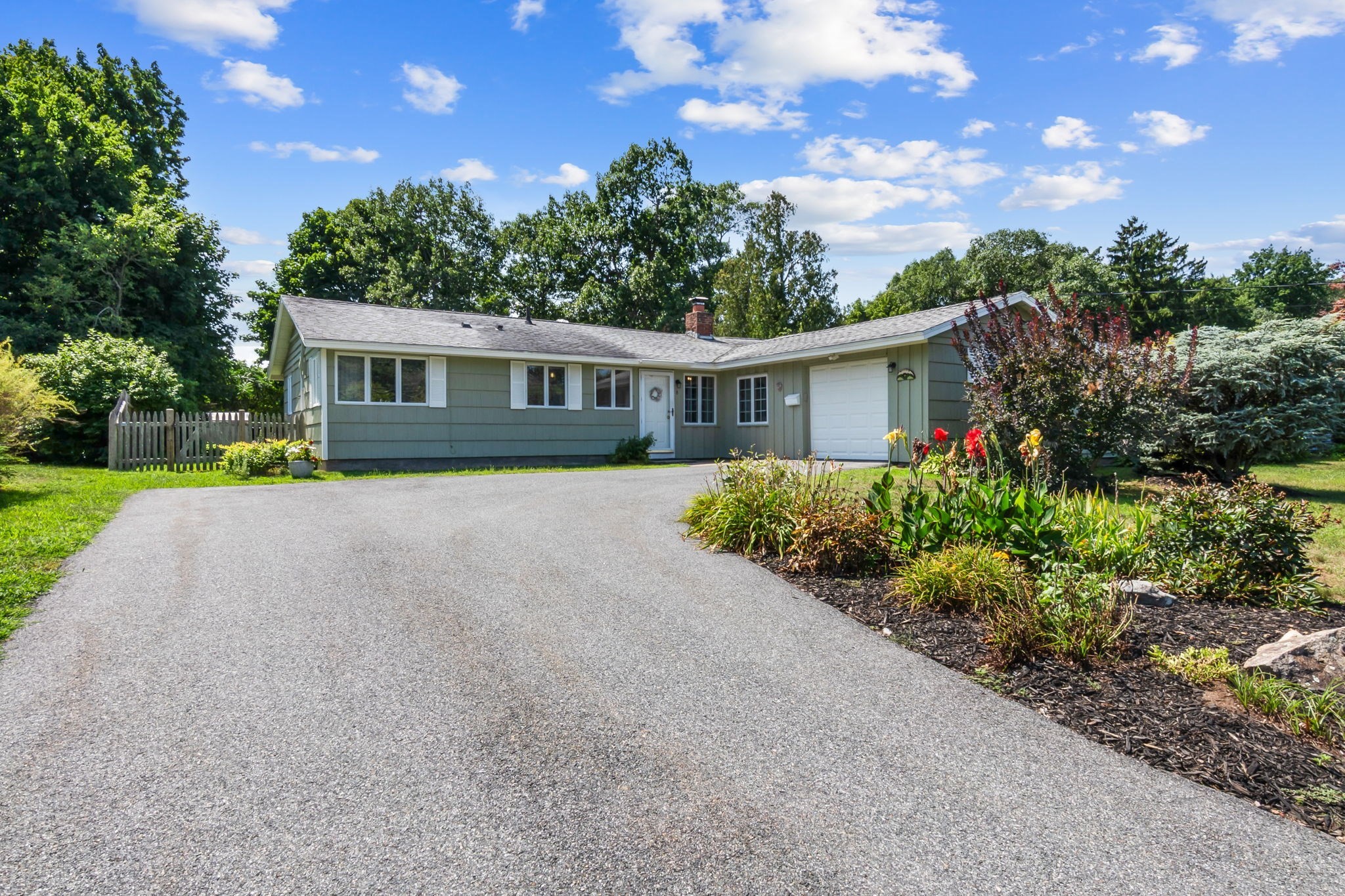 8 Colgate Rd, Beverly, MA 01915