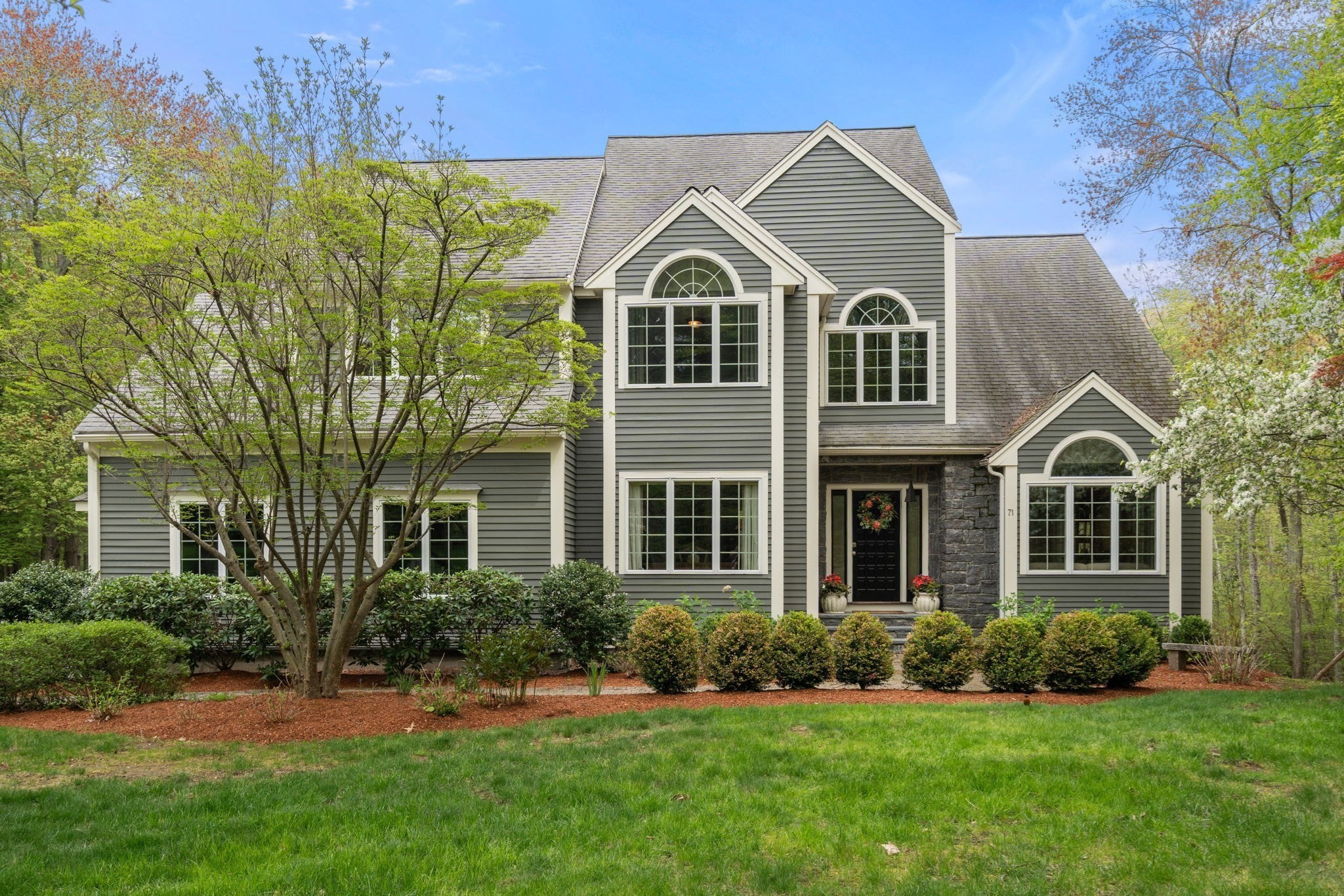 71 Sears Rd, Southborough, MA 01772