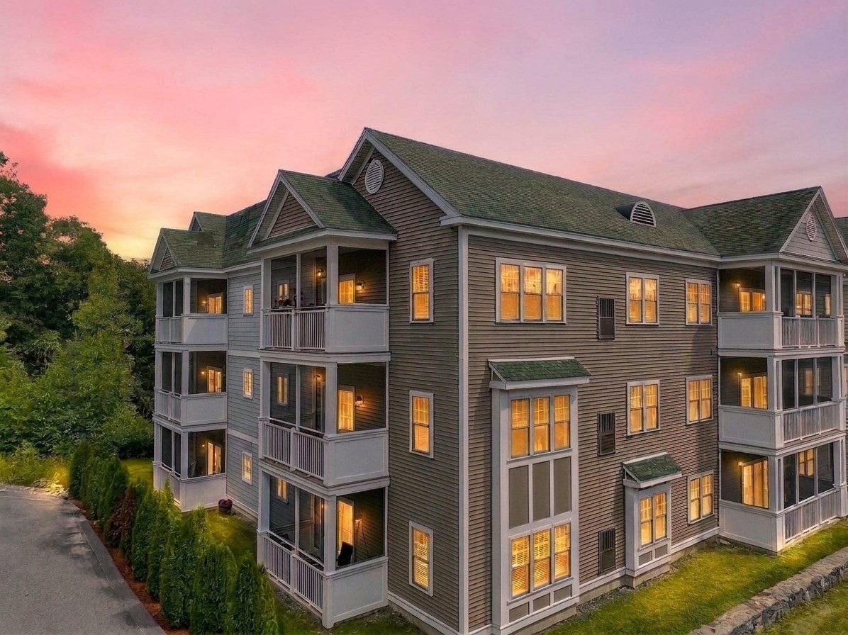 2201 Briarwood Village Unit 2201, Clinton, MA 01510