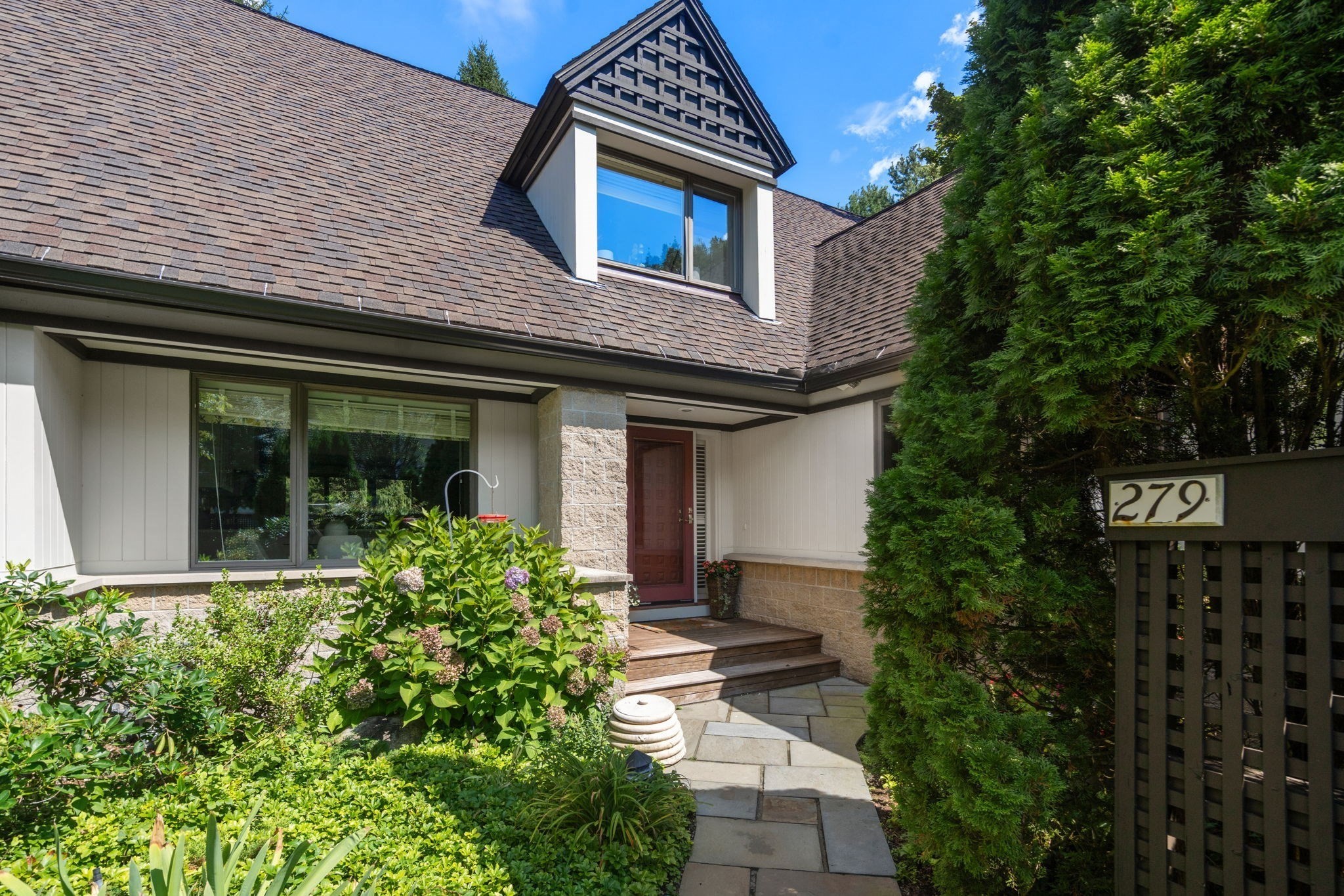 279 Nahanton St Unit 279, Newton, MA 02459