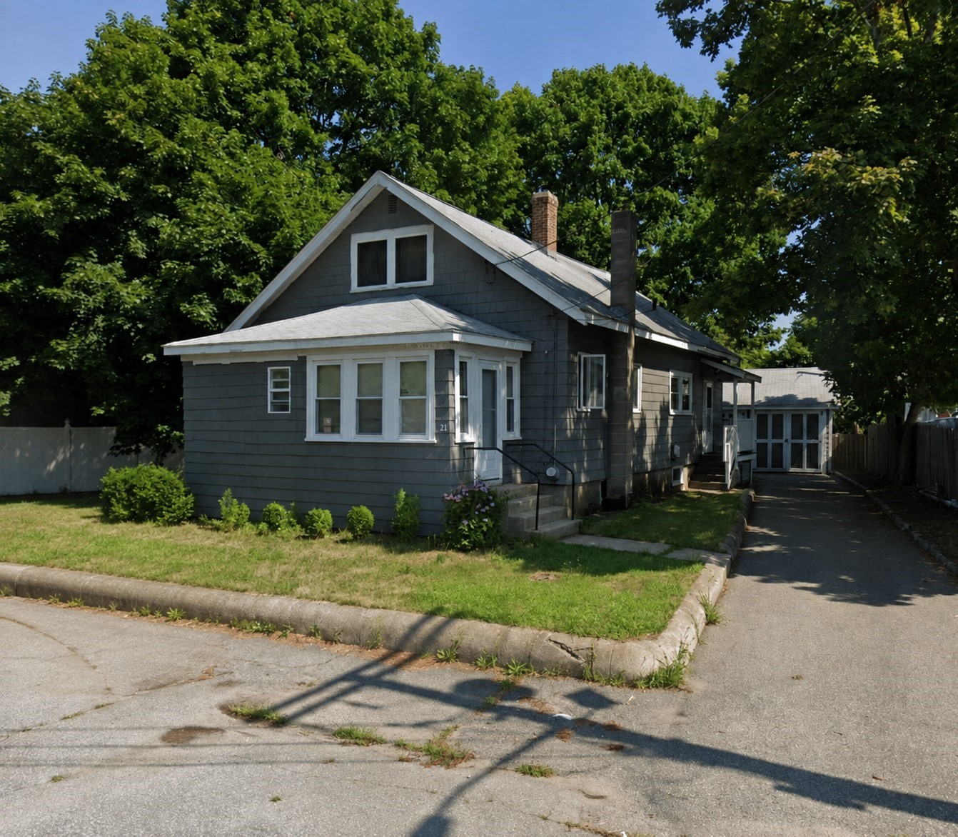 21 Avalon St, Stoughton, MA 02072