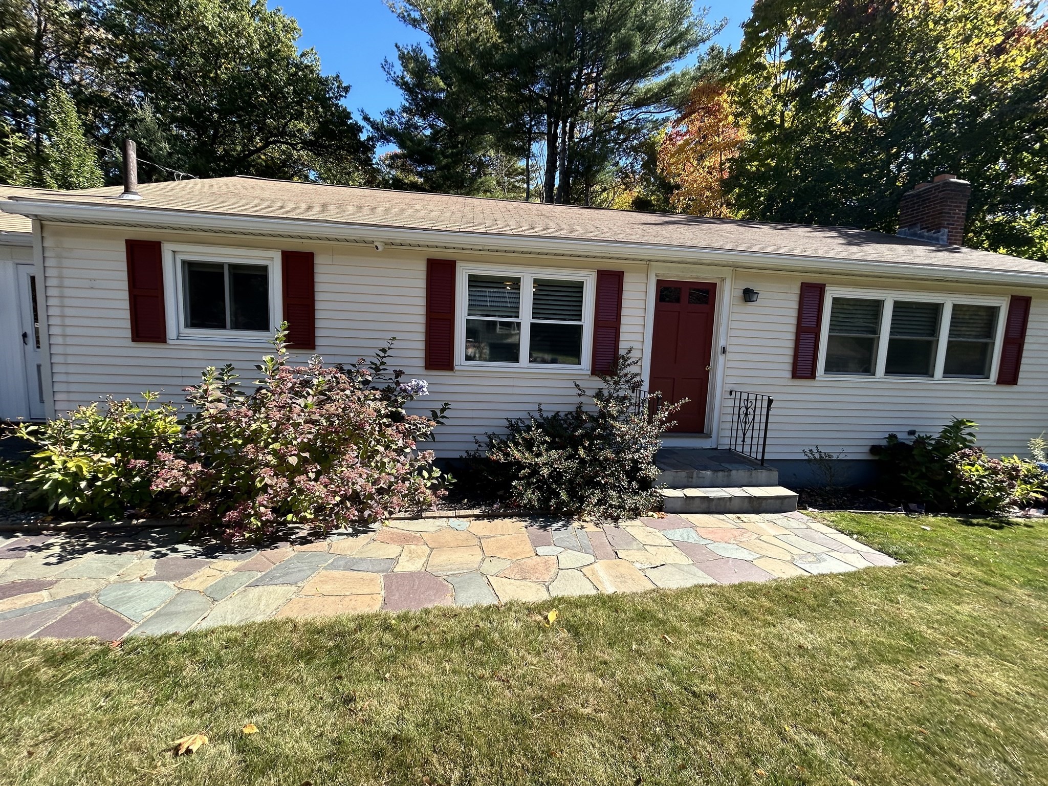 56 Valleyview Rd, Leominster, MA 01453