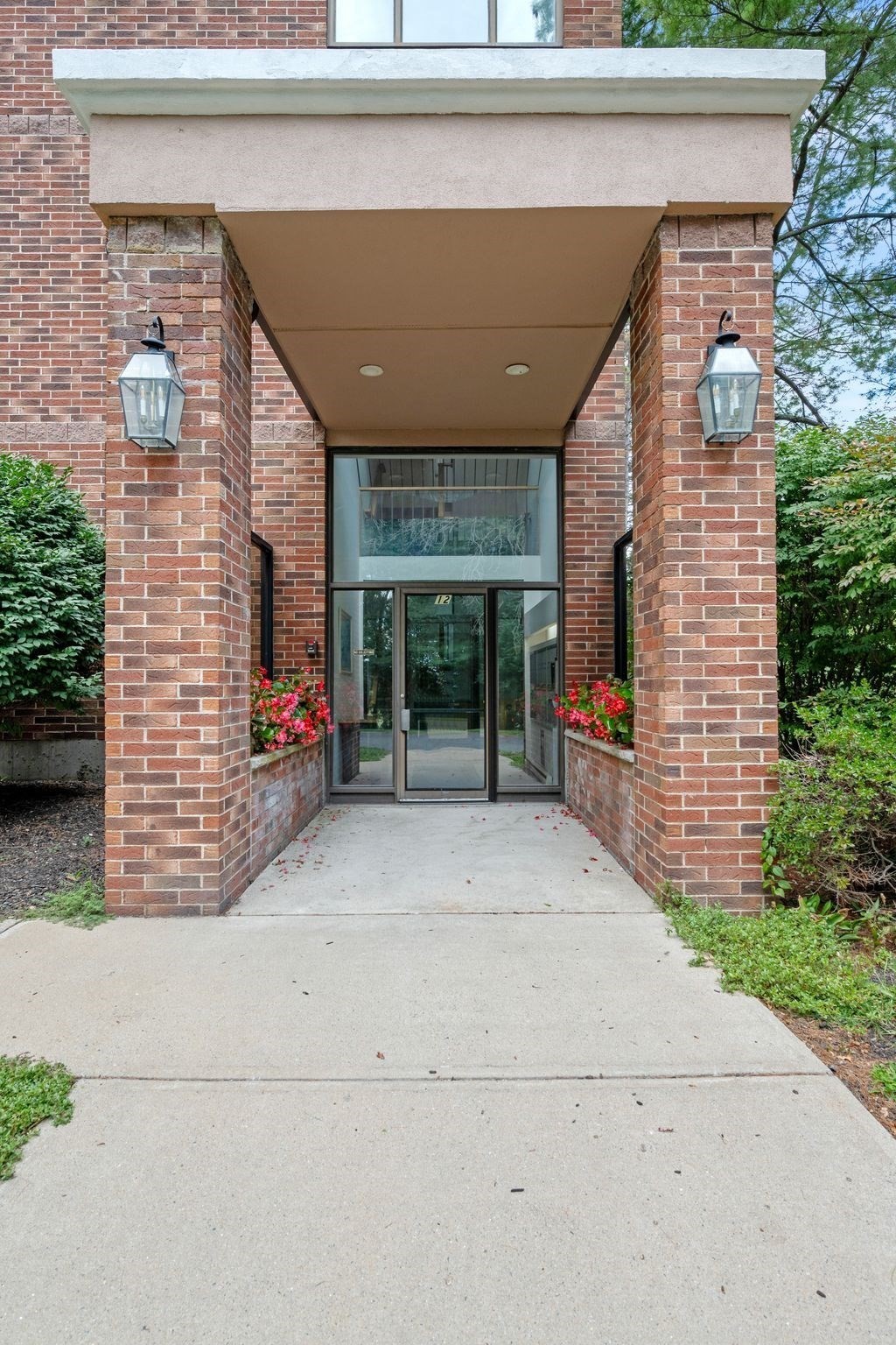 12 Ledgewood Way Unit 16, Peabody, MA 01960 - Image 2