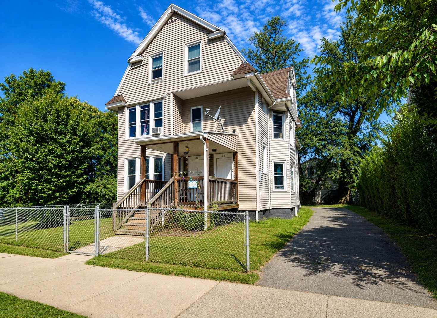 30 Huntington St, Springfield, MA 01107