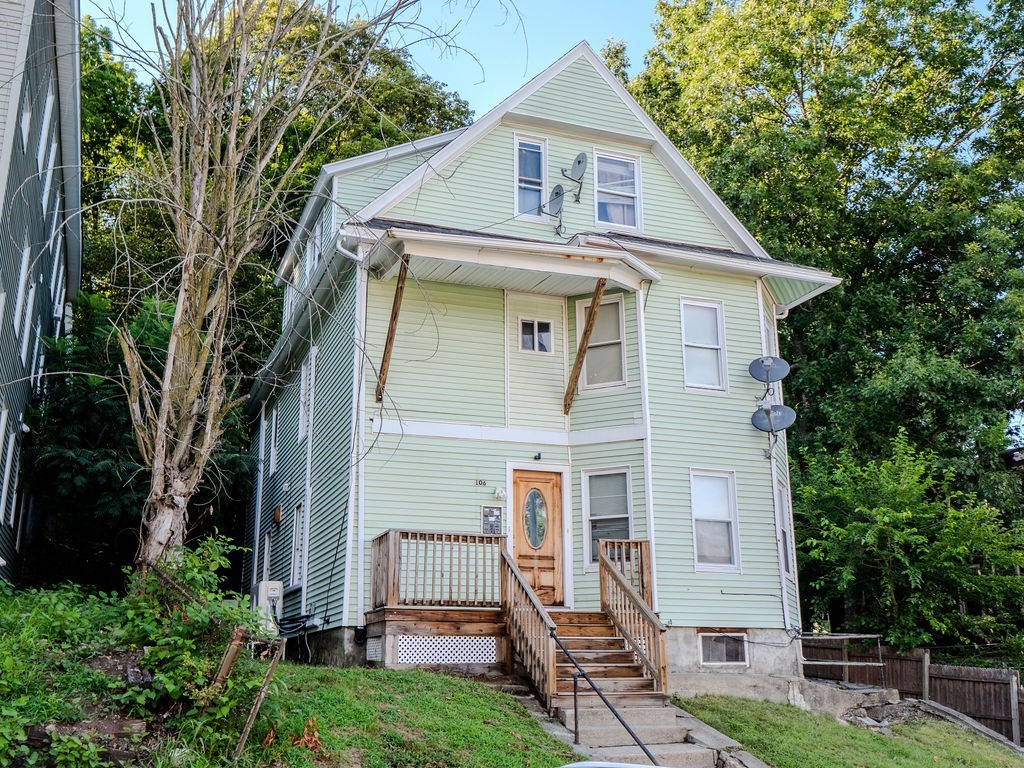 106 Illinois St, Worcester, MA 01603