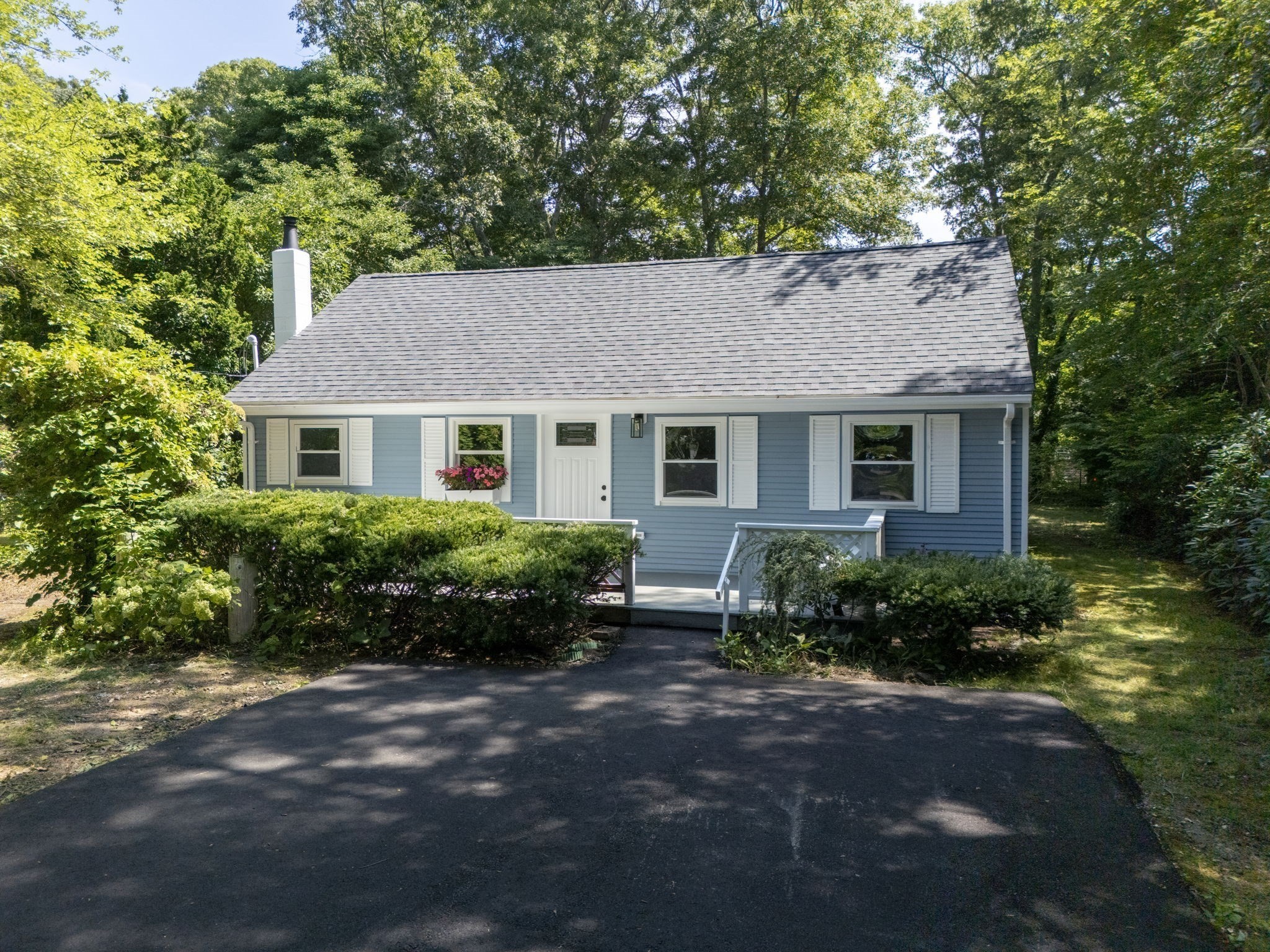 46 Lake Shore Dr, Falmouth, MA 02536
