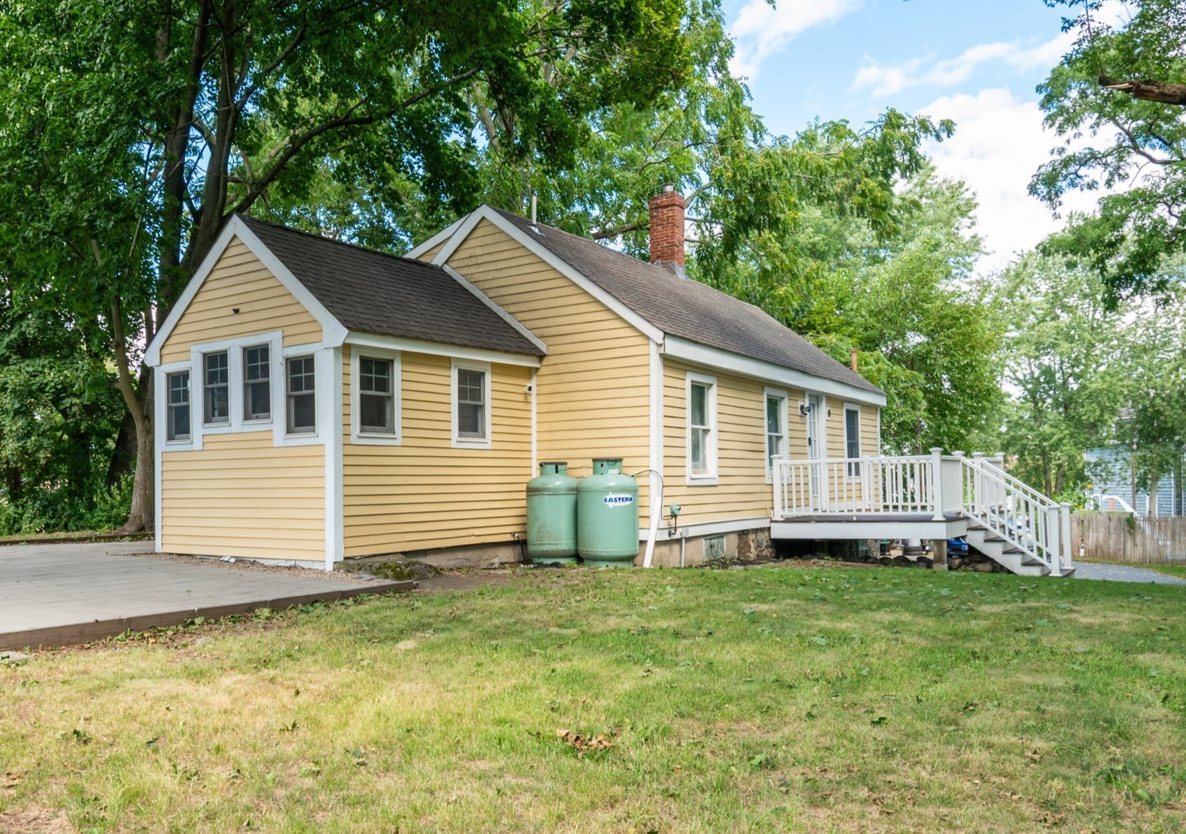 22 Andover St, Peabody, MA 01960