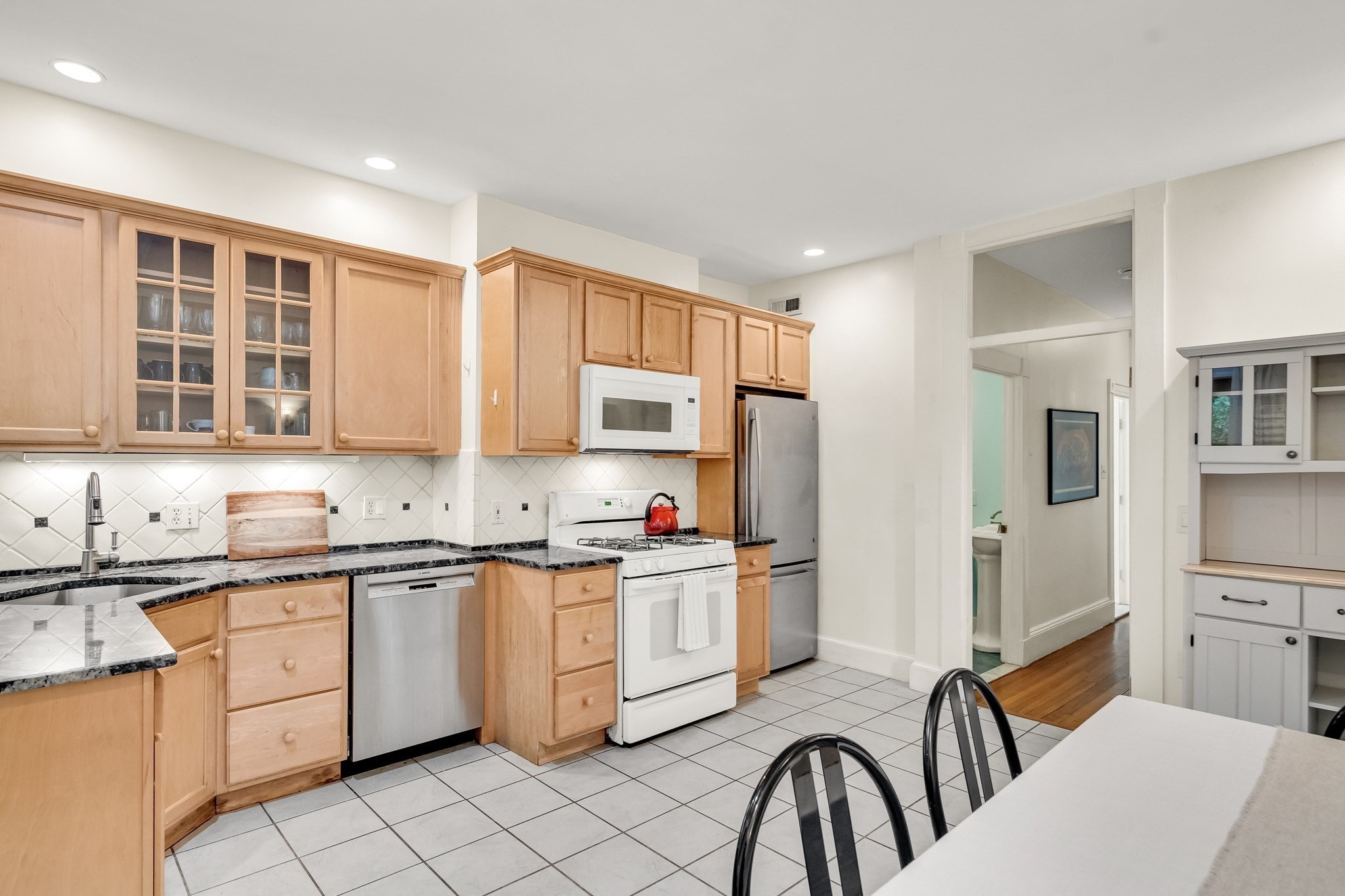 124 Chestnut St Unit 1, Brookline, MA 02445