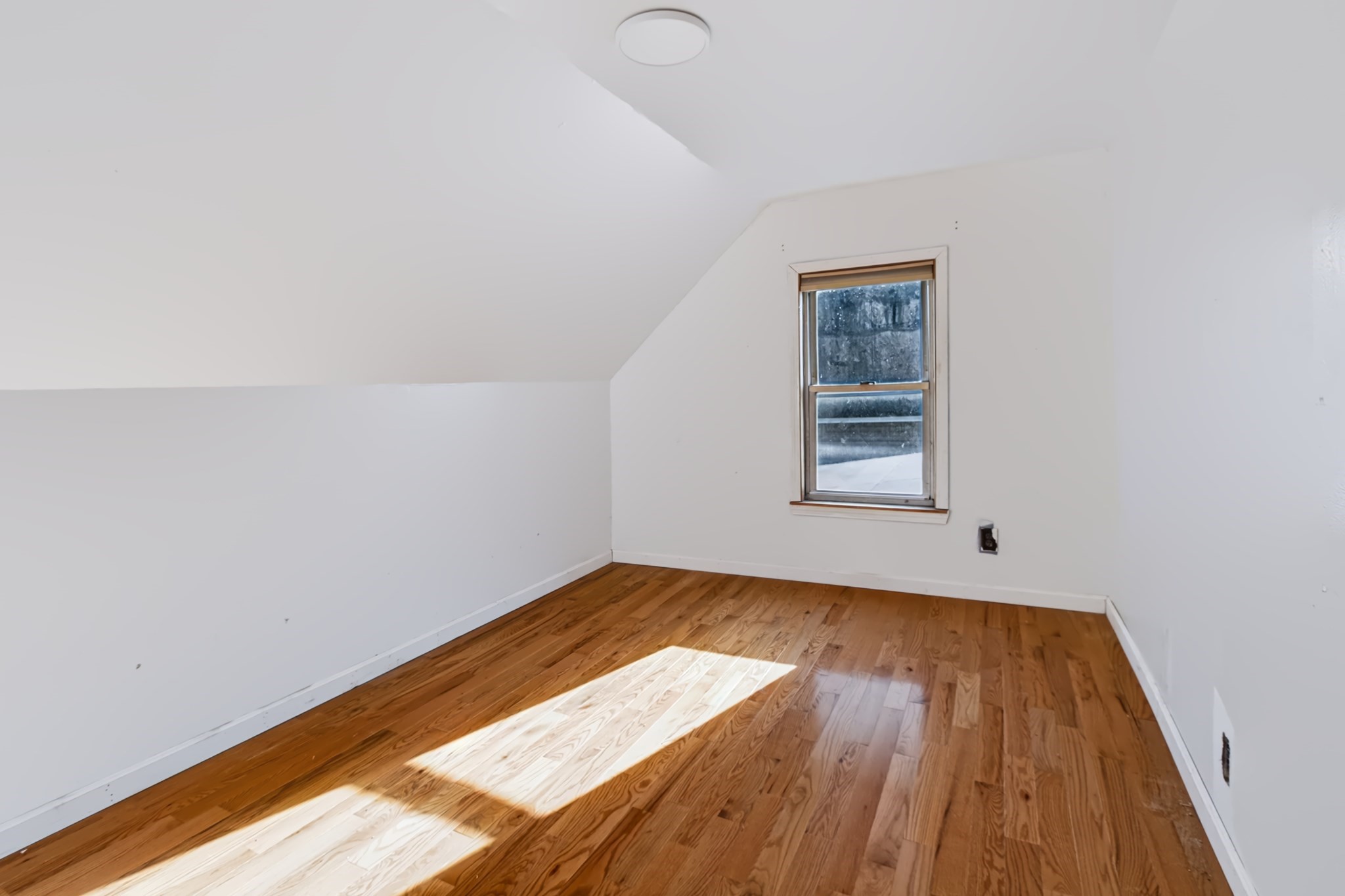 112 Quebec St, Lowell, MA 01852 - Image 20