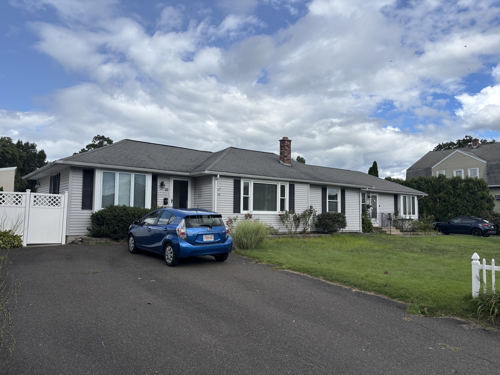 16 Kaveney St, Chicopee, MA 01020