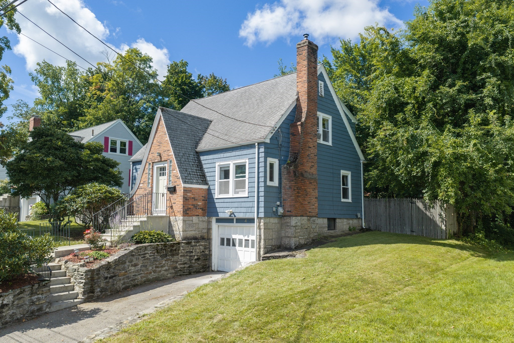 4 Maxdale Rd, Worcester, MA 01602