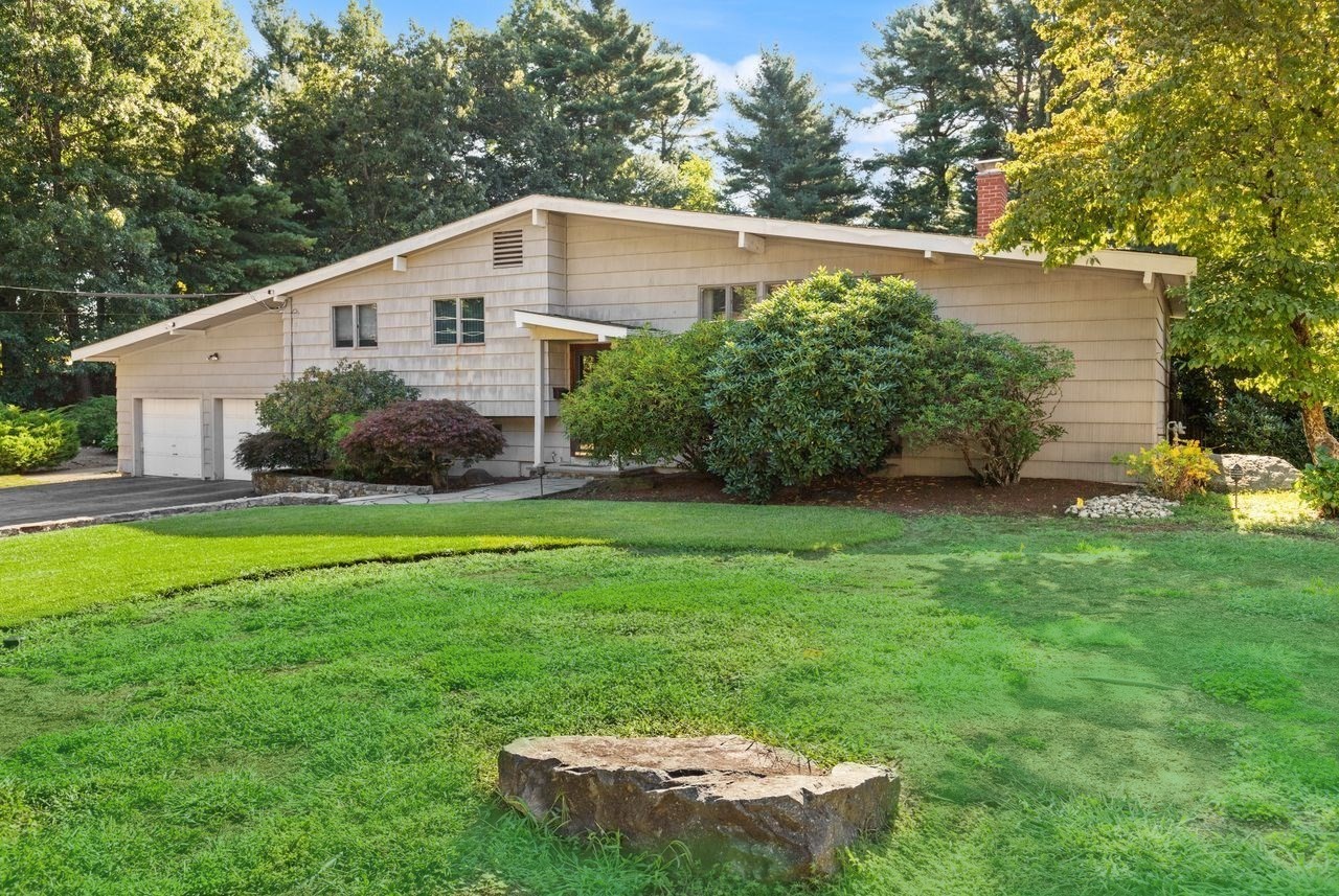 18 Jefferson Ave, Sharon, MA 02067