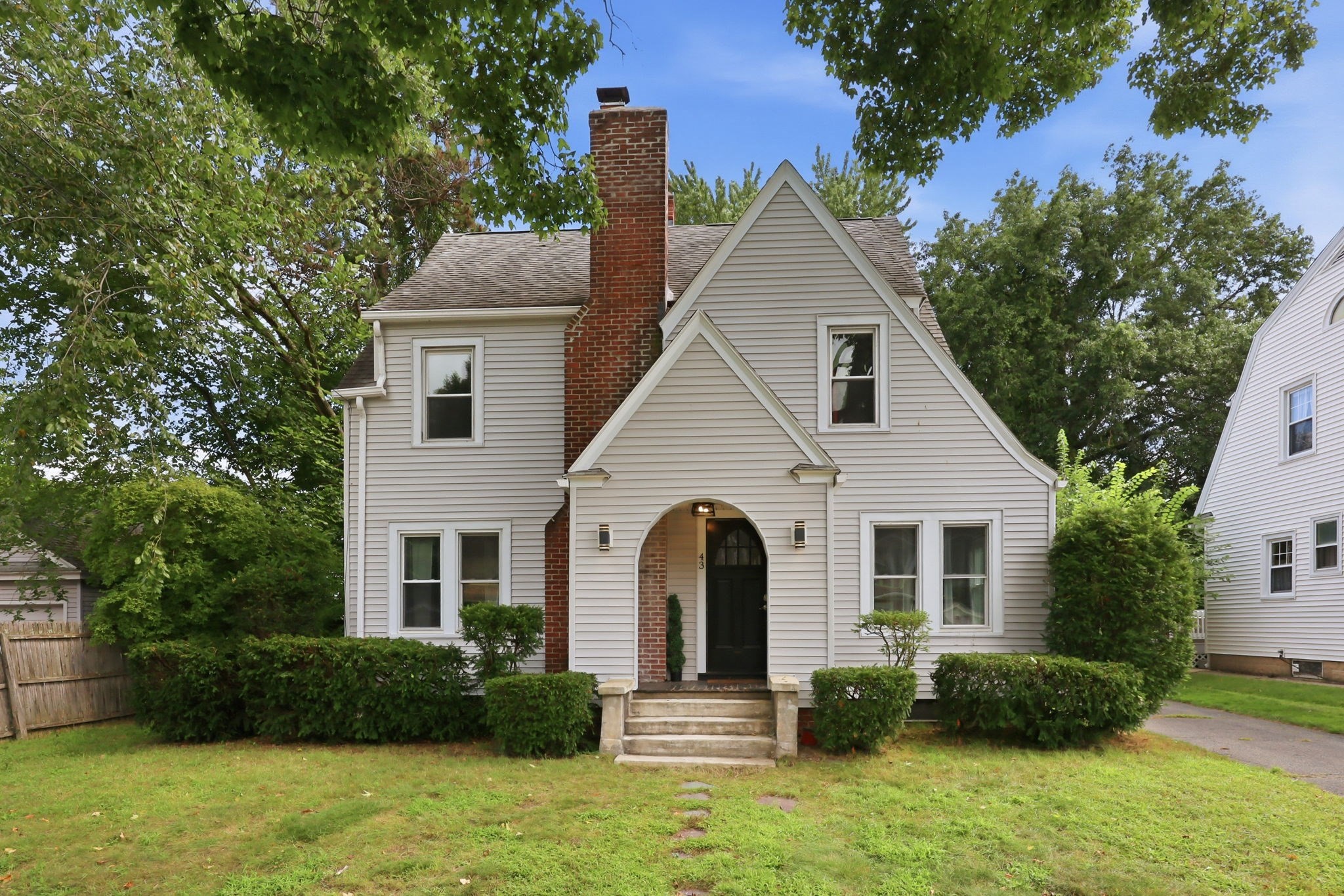 43 Eddywood St, Springfield, MA 01118
