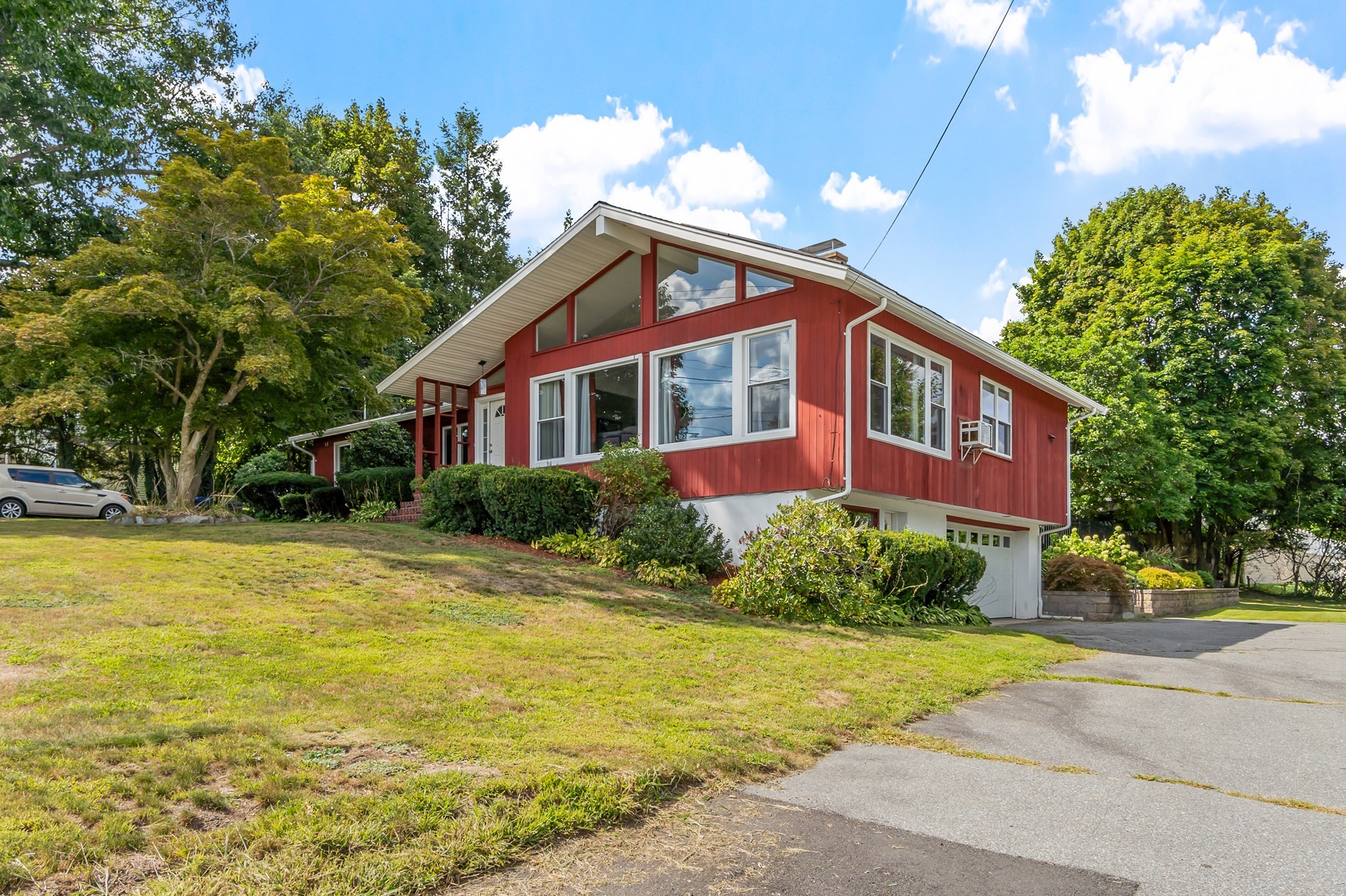 90 East St, Methuen, MA 01844