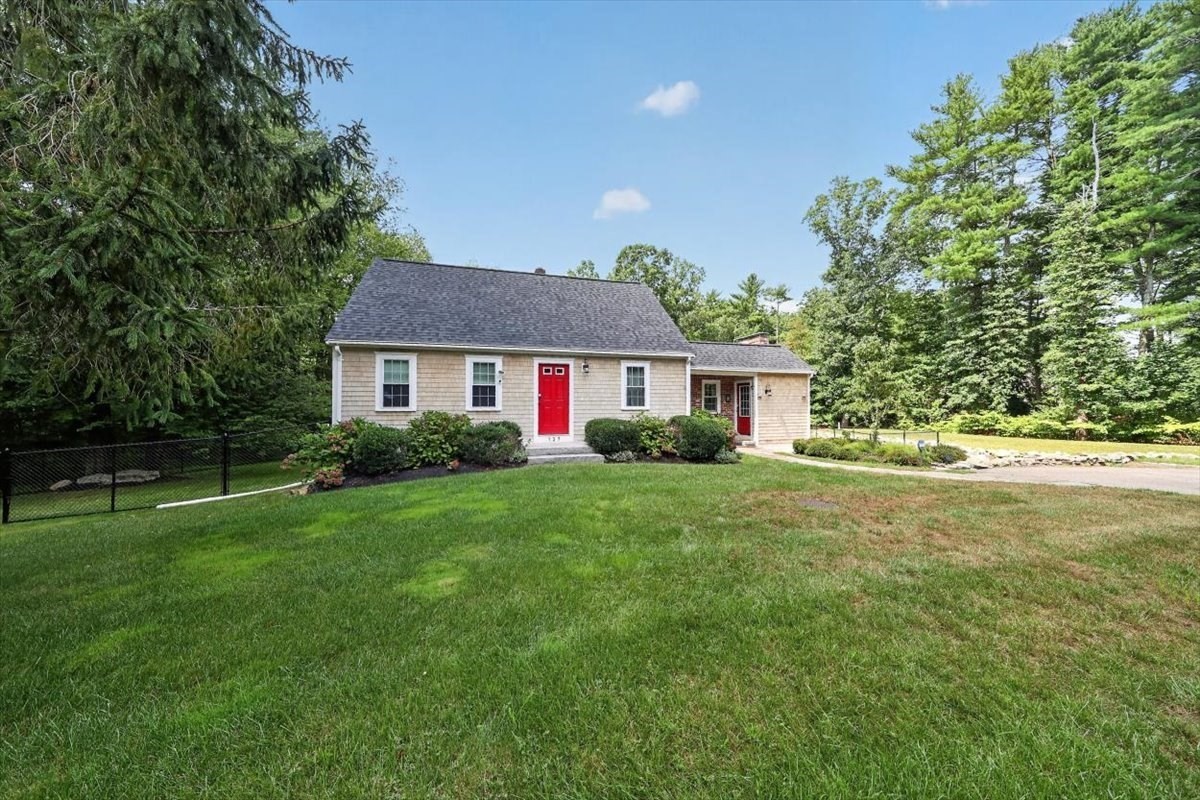 127 Taylor St, Pembroke, MA 02359