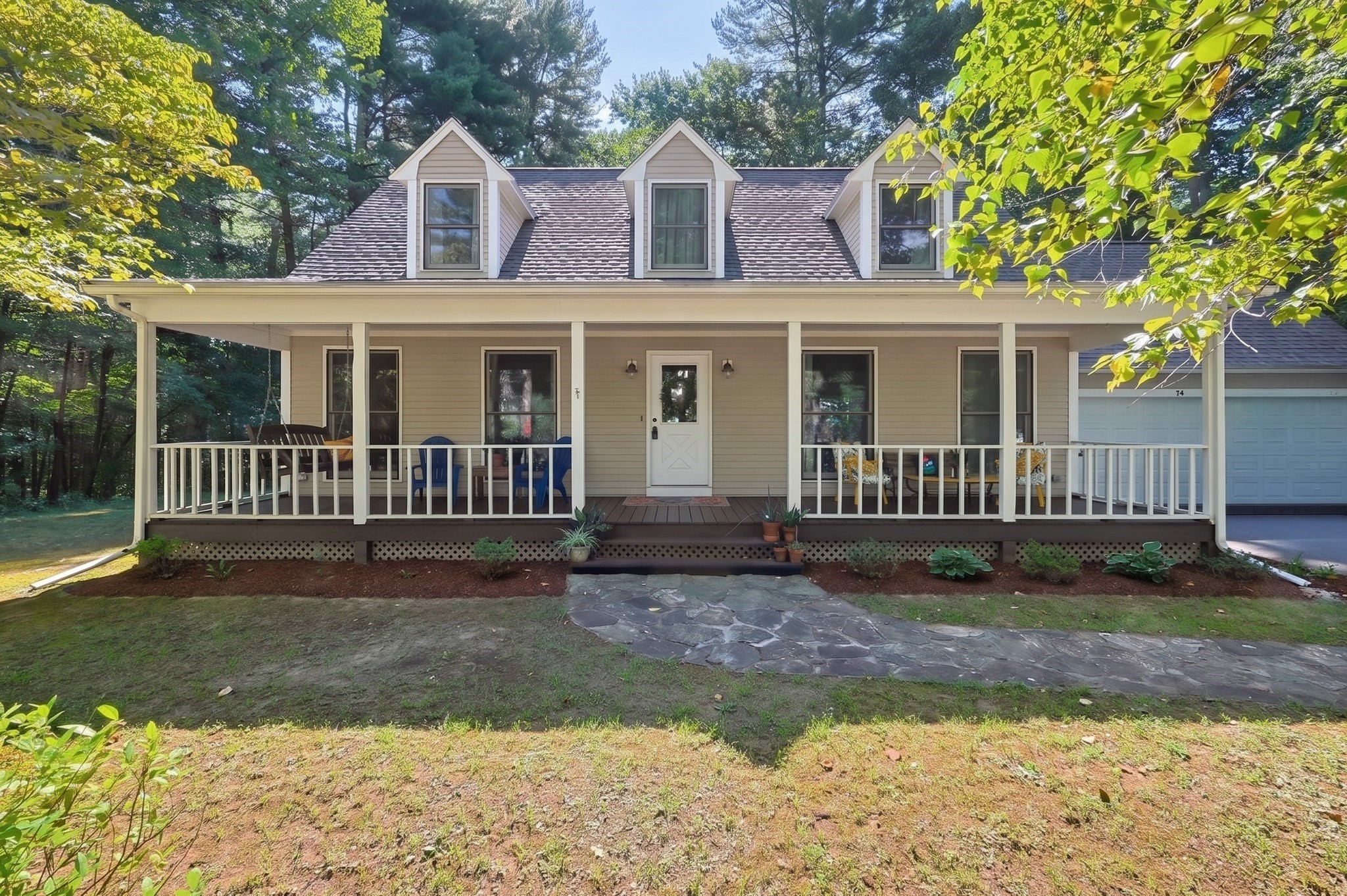 74 Spinning Wheel Dr, Uxbridge, MA 01569
