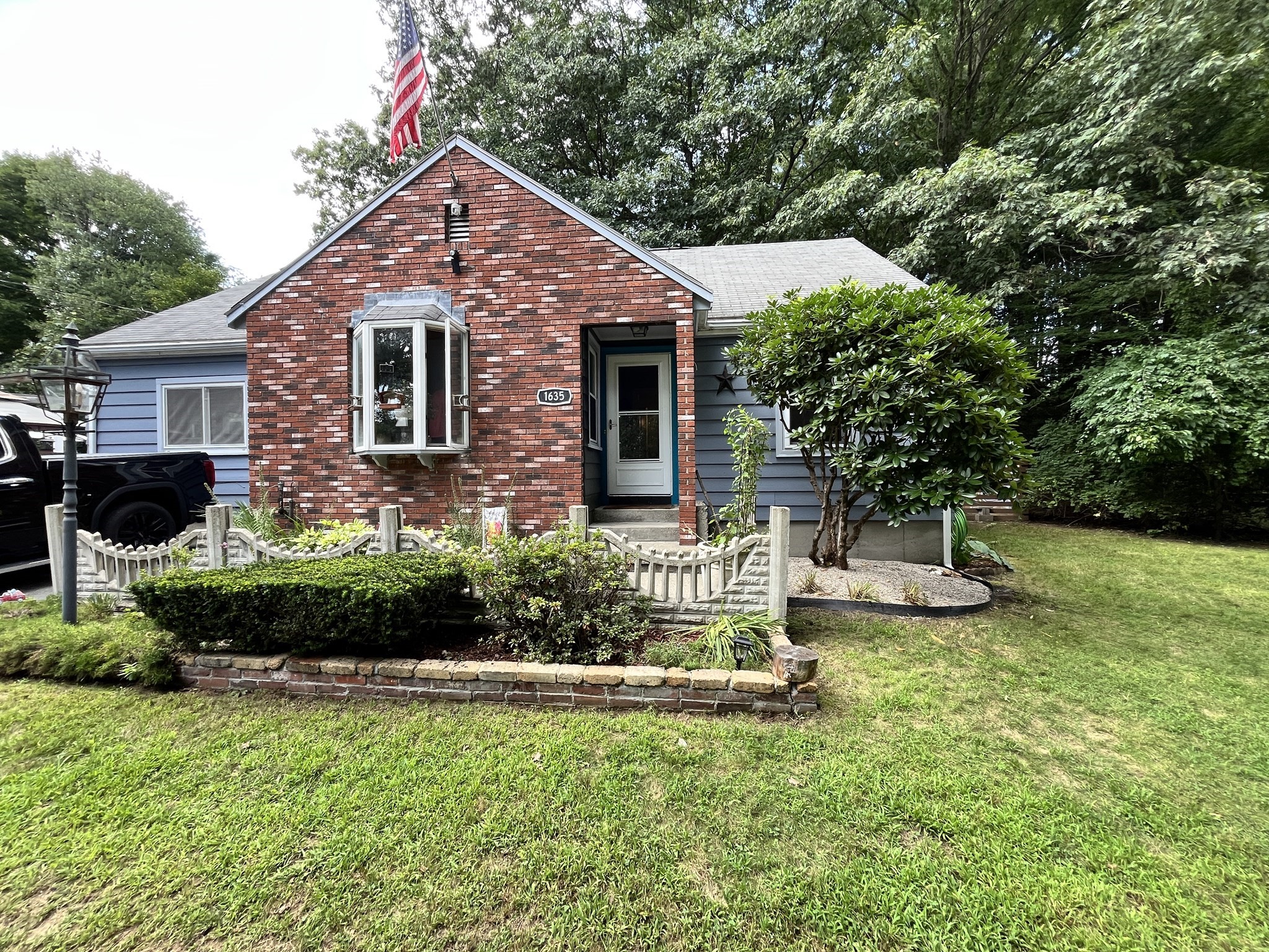 1635 Providence Rd, Northbridge, MA 01534