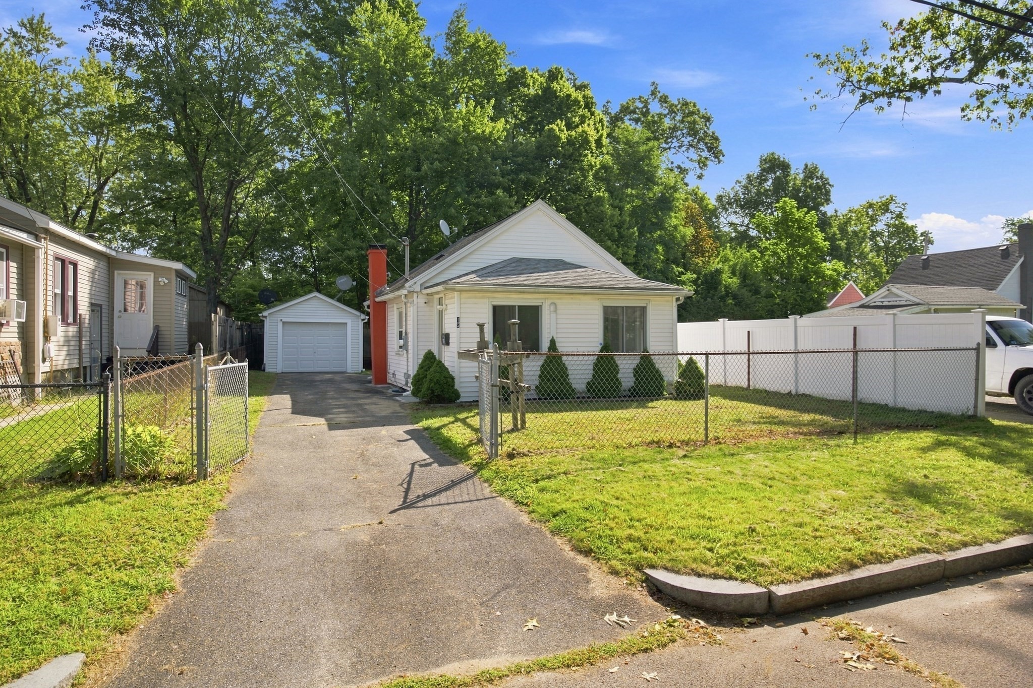 15 Alice St, Springfield, MA 01109