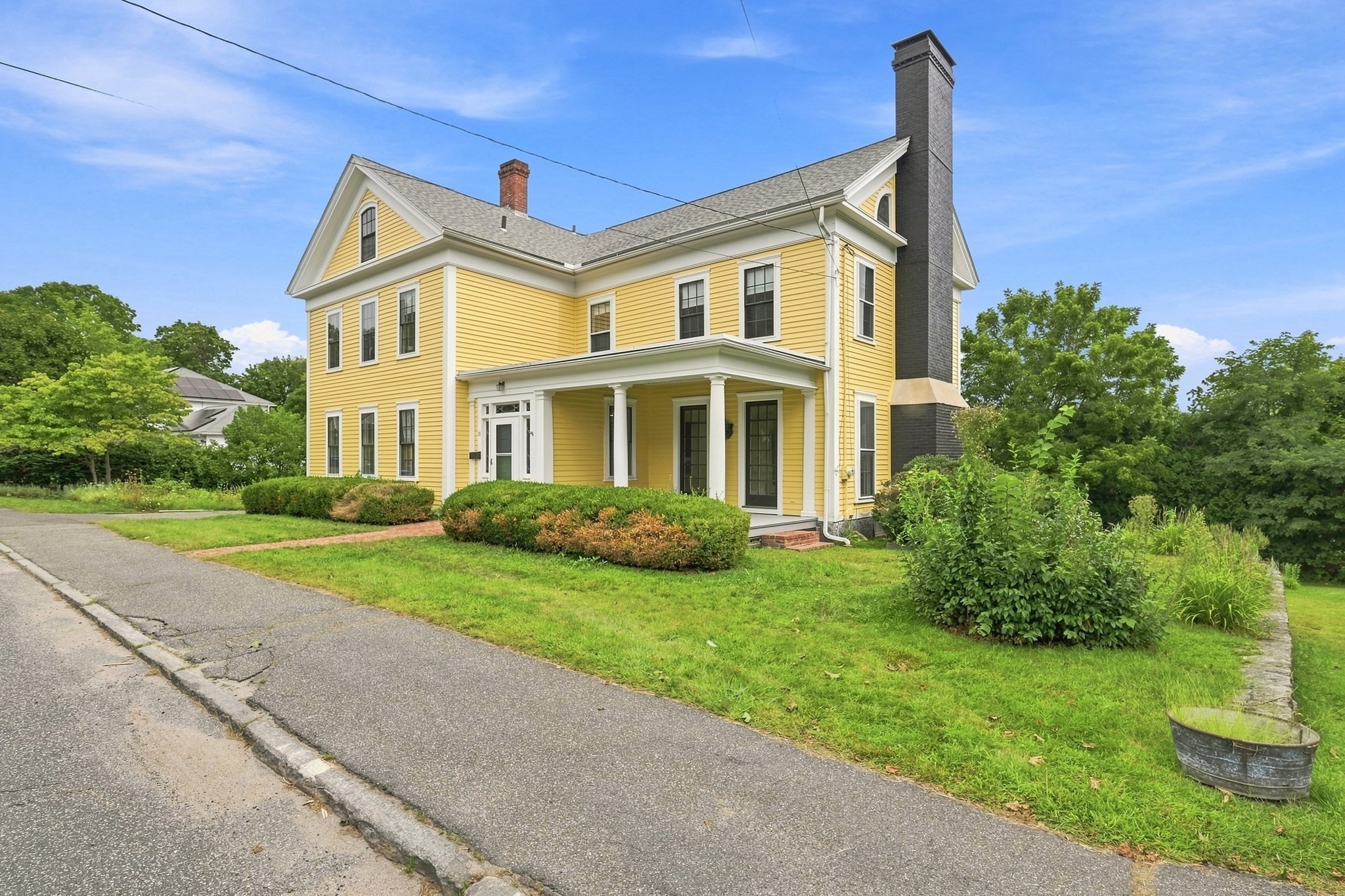 11 High St, Monson, MA 01057