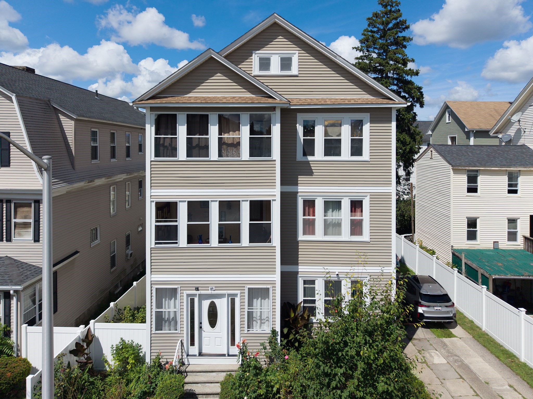 87 Fairfax Rd, Worcester, MA 01610