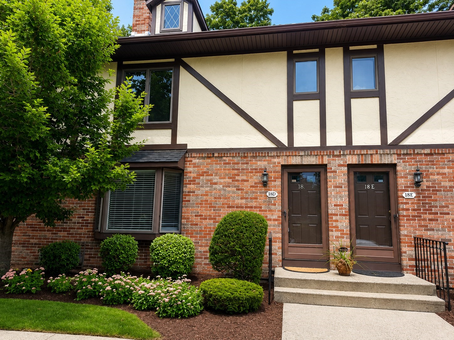 18 Mansion Woods Dr Unit D, Agawam, MA 01001