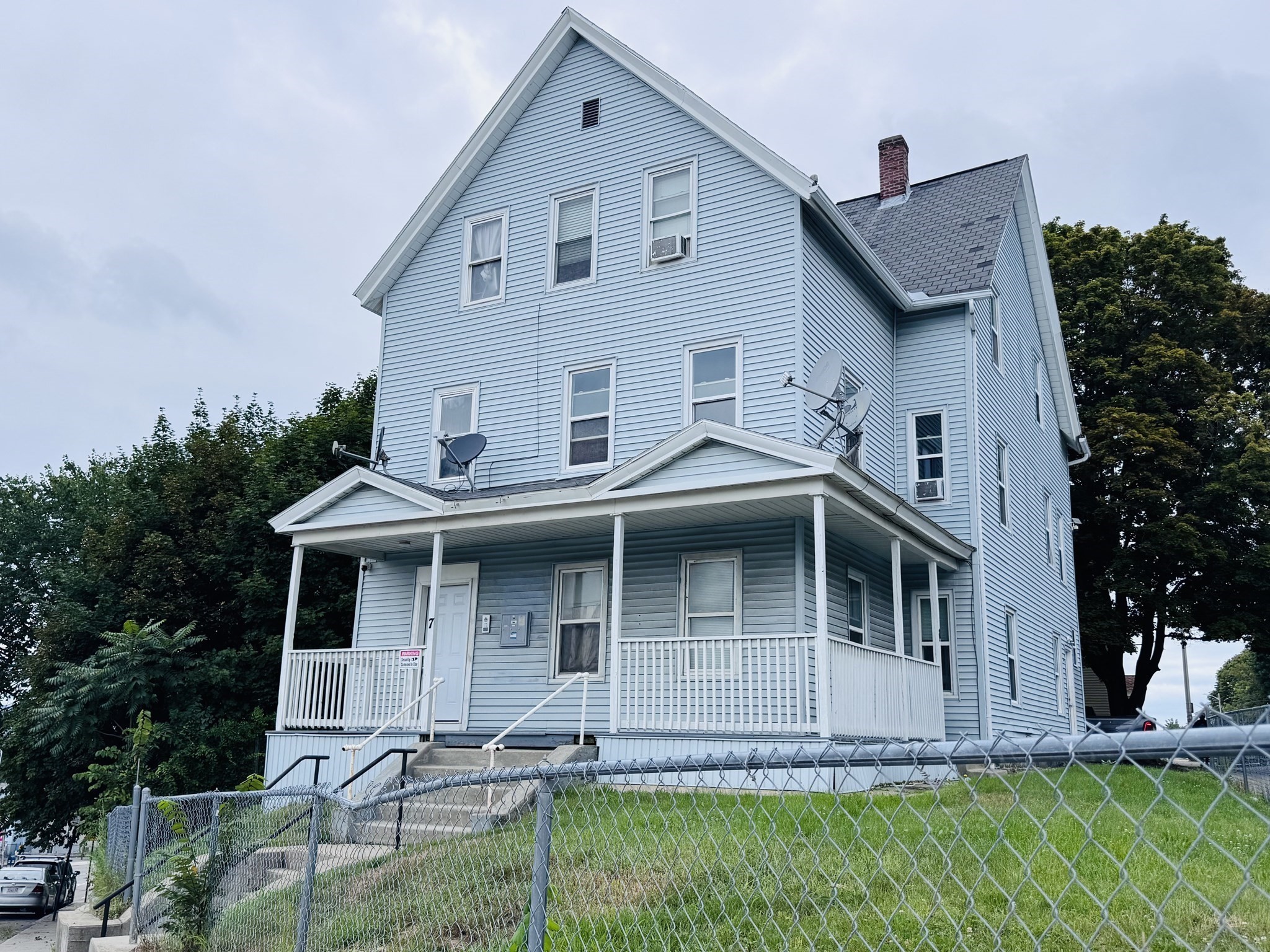 17 Winthrop St, Worcester, MA 01604