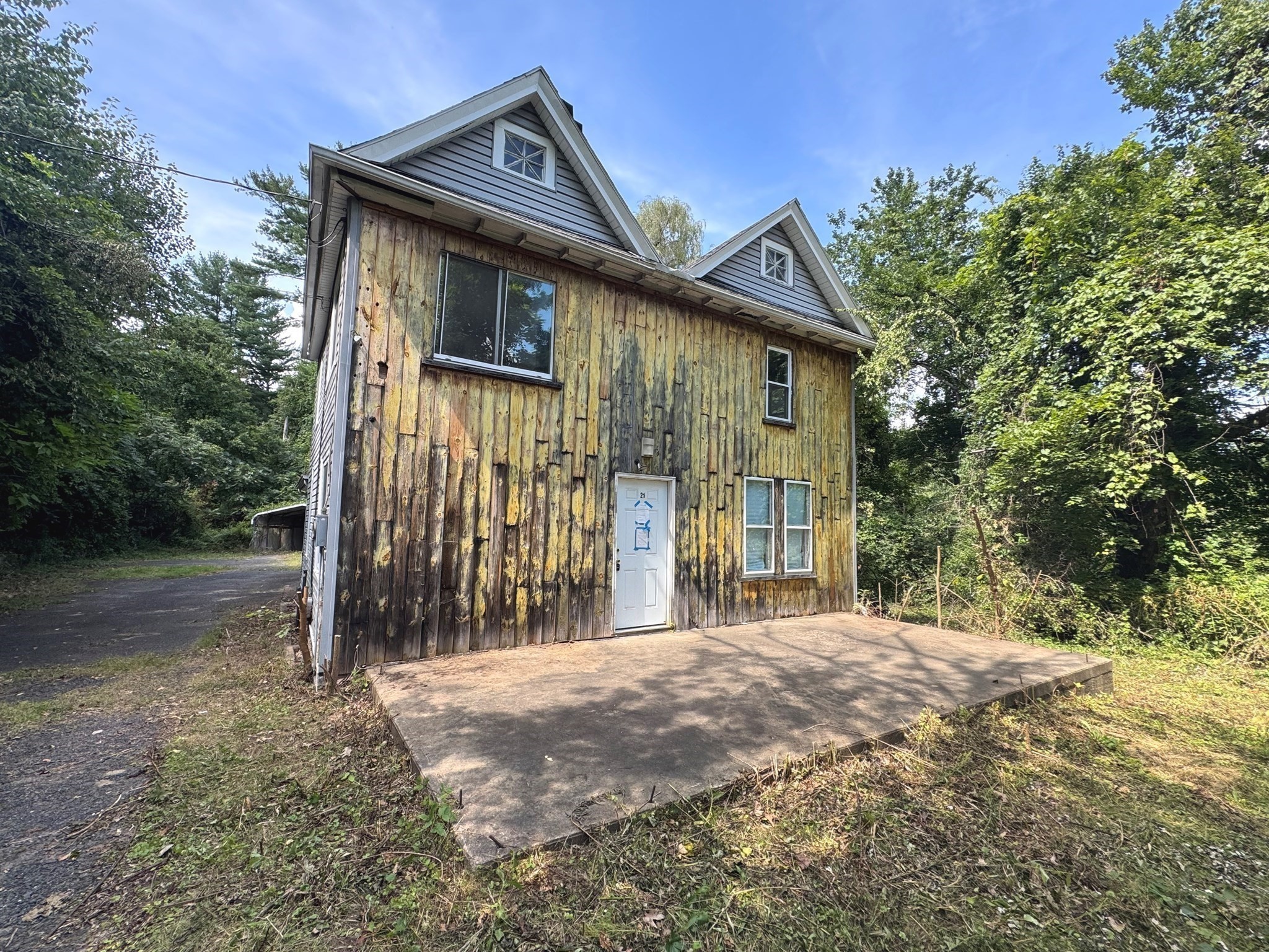 25 Kendrick St, South Hadley, MA 01075
