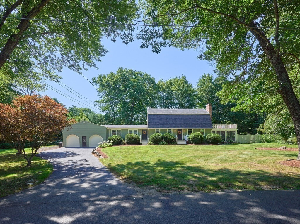 69 Walnut St, Upton, MA 01568
