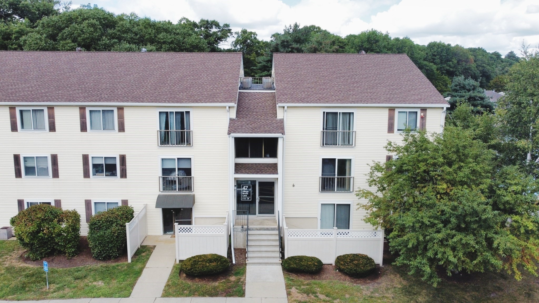47 Village Brook Ln Unit 14, Natick, MA 01760