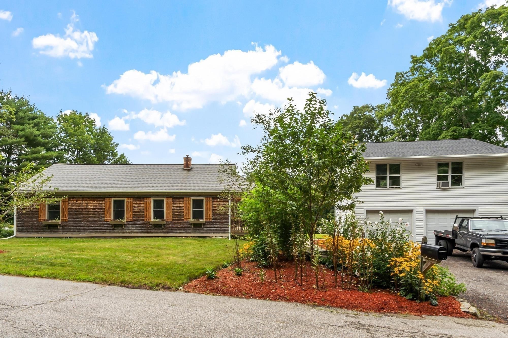 16 Curboy Rd, Sturbridge, MA 01566