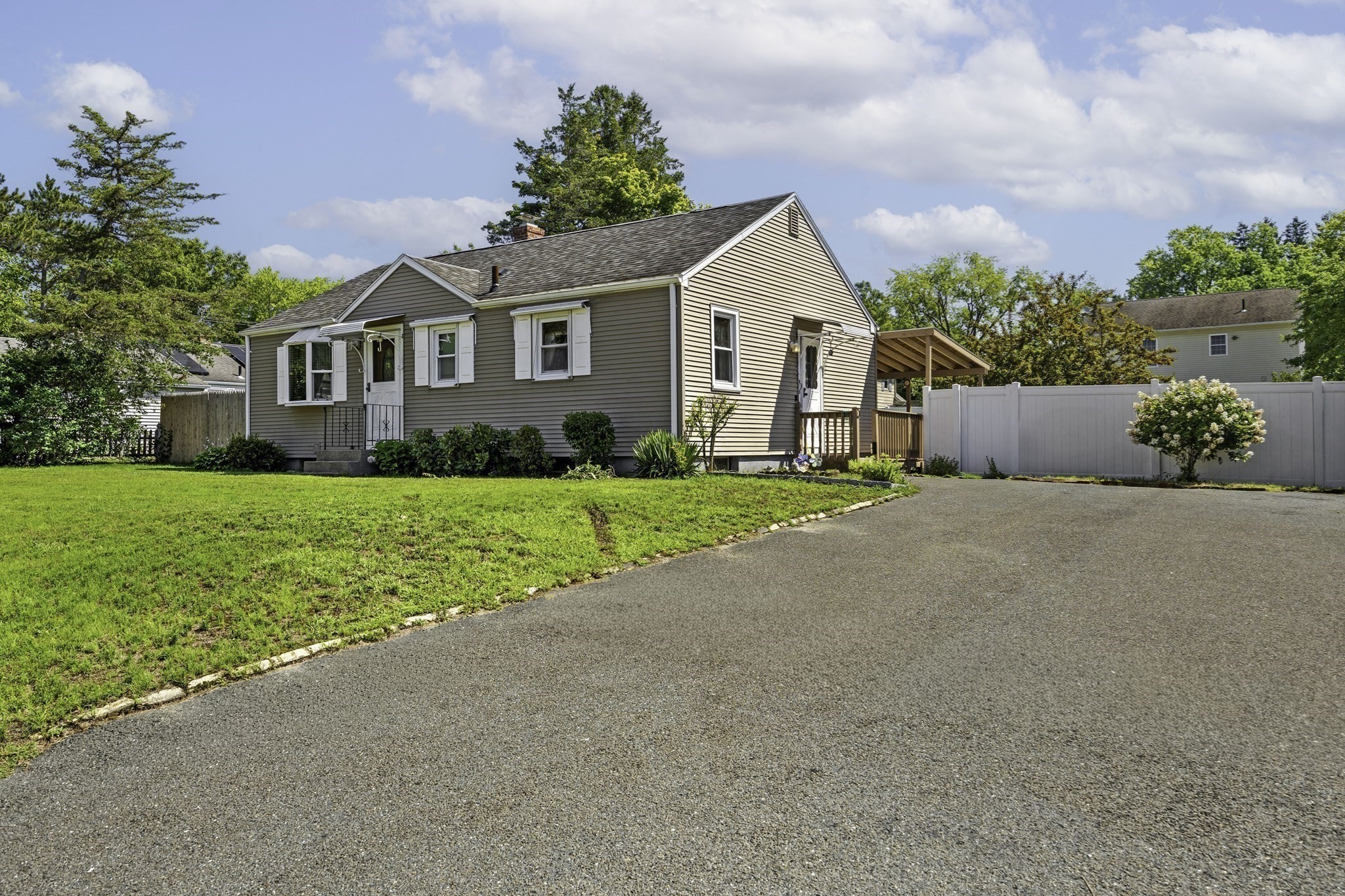 133 Denwall Dr, Springfield, MA 01119