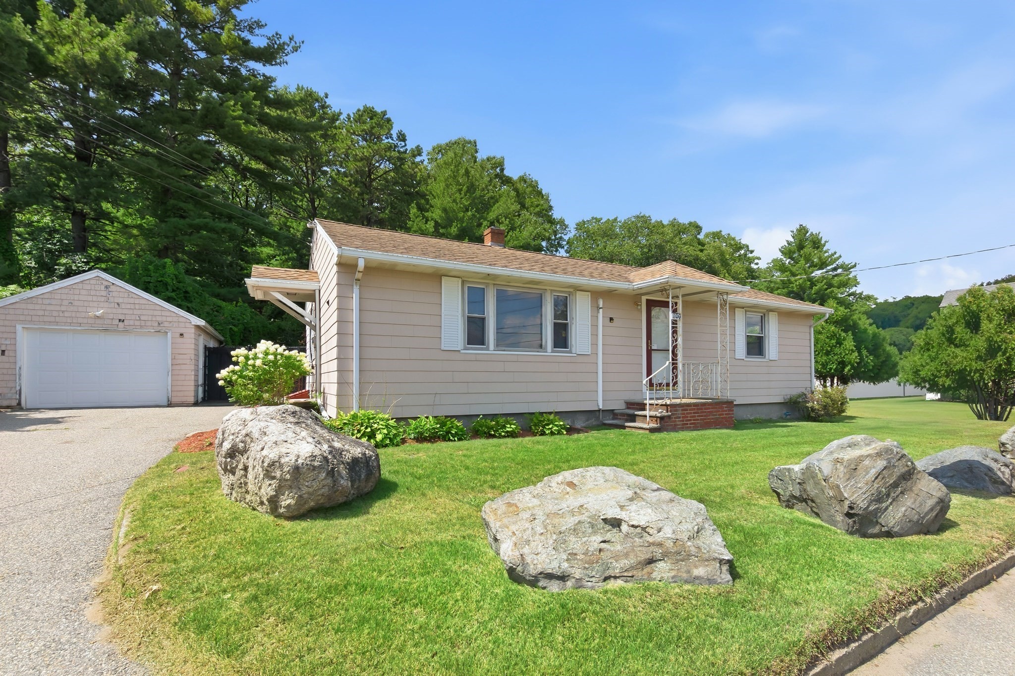 1100 Main St, Woburn, MA 01801