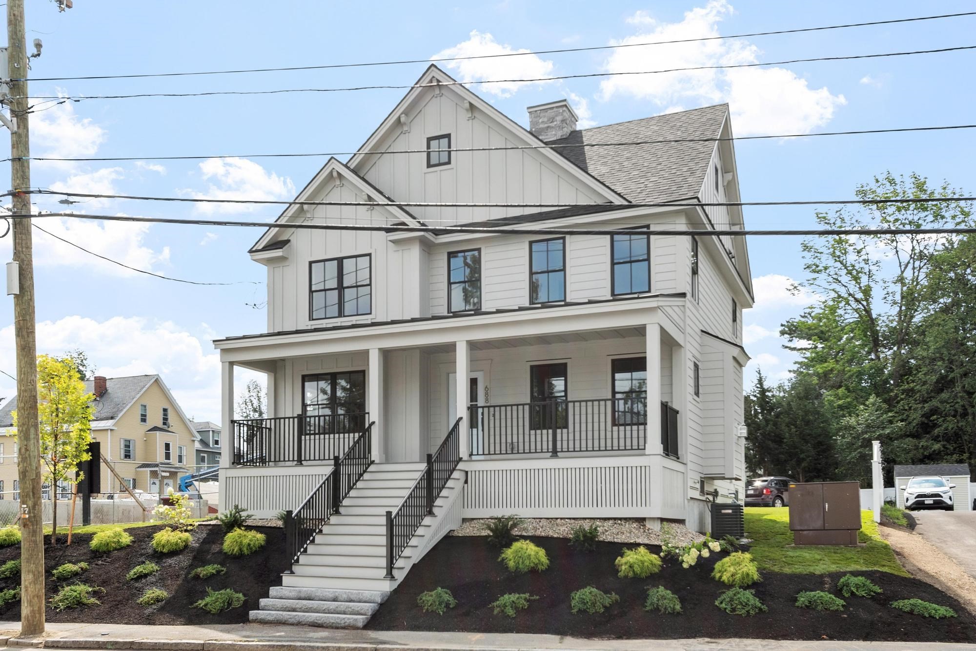 688 Westford St, Lowell, MA 01851