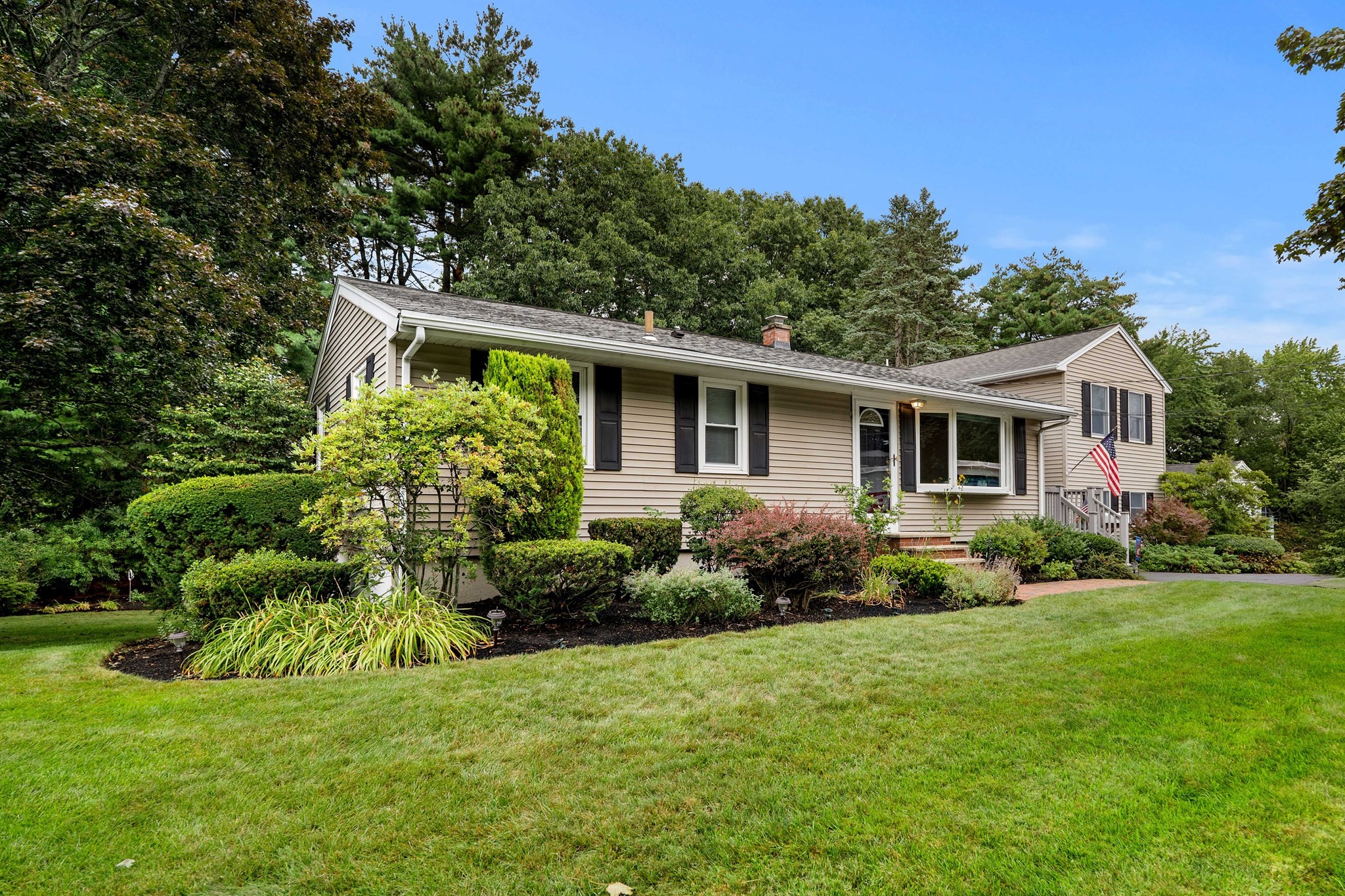 25 Glen Drive, Peabody, MA 01960