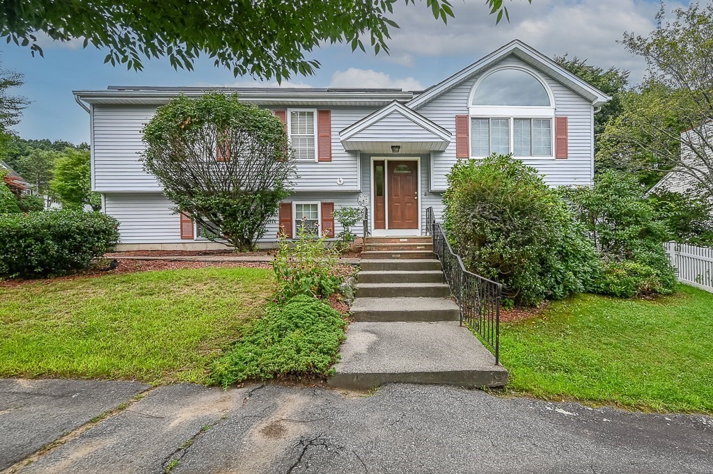 15 Wasilla Dr, Worcester, MA 01604