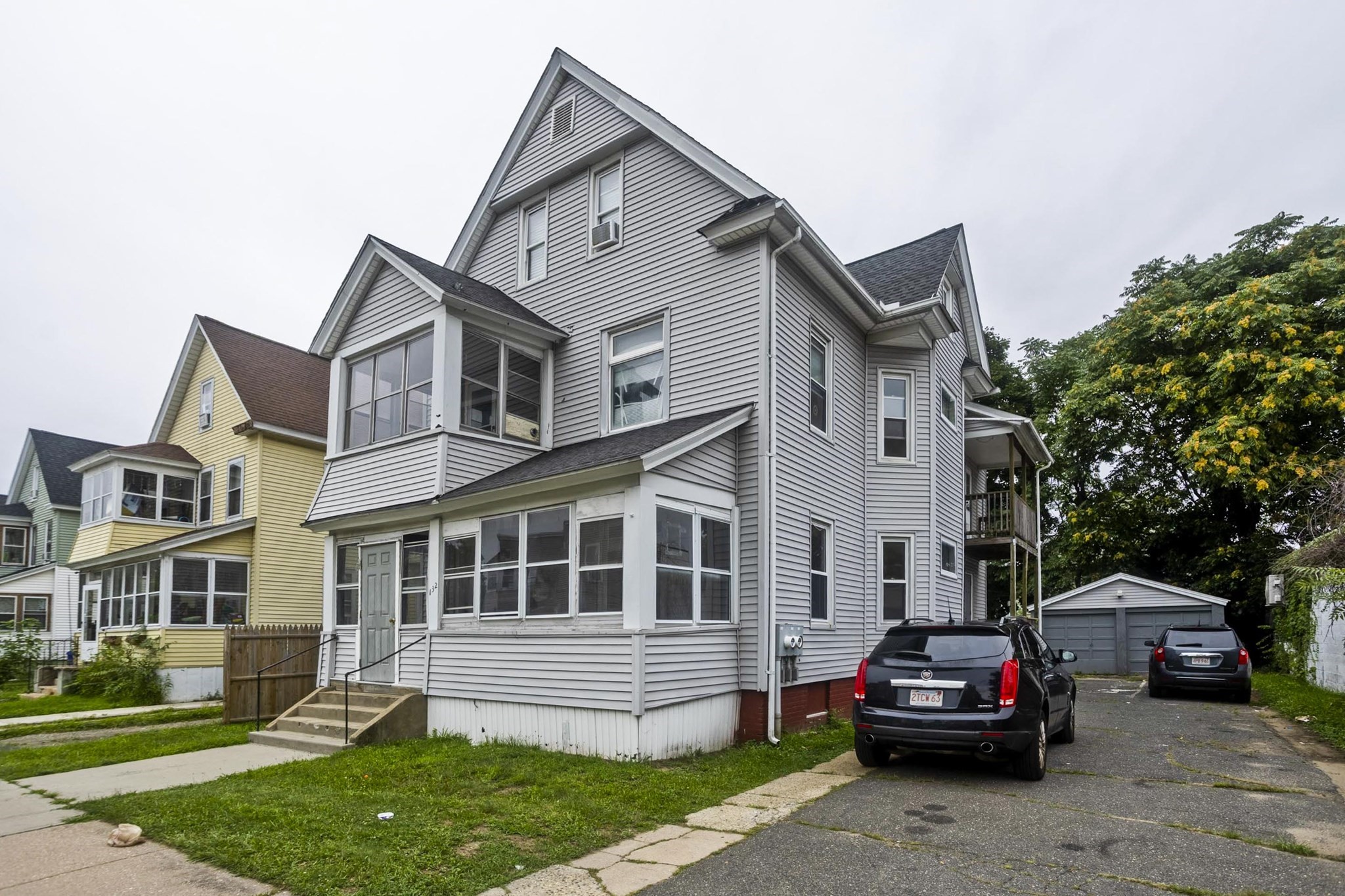 132 Grover St, Springfield, MA 01104