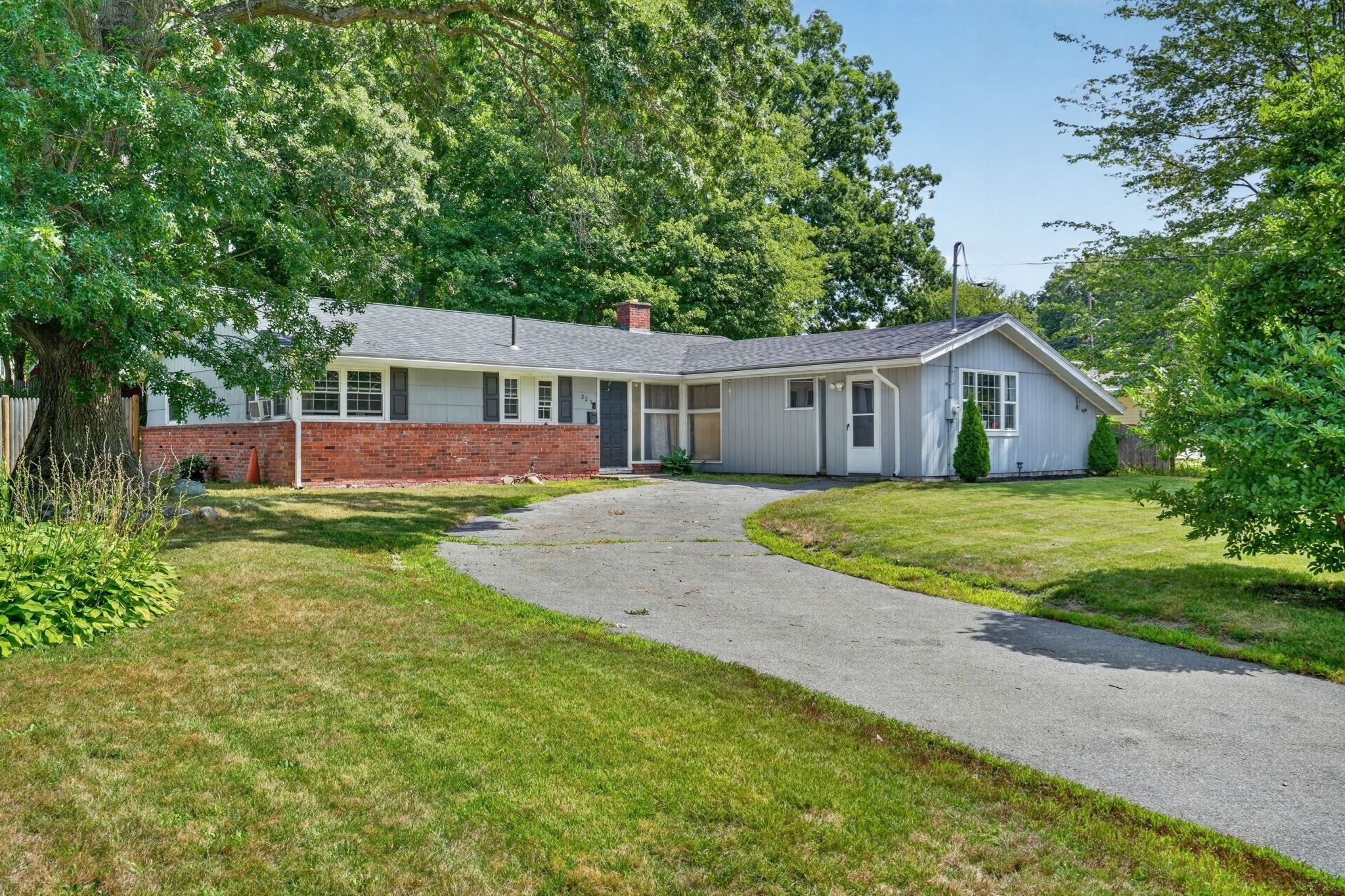 223 Elsie Rd, Brockton, MA 02302