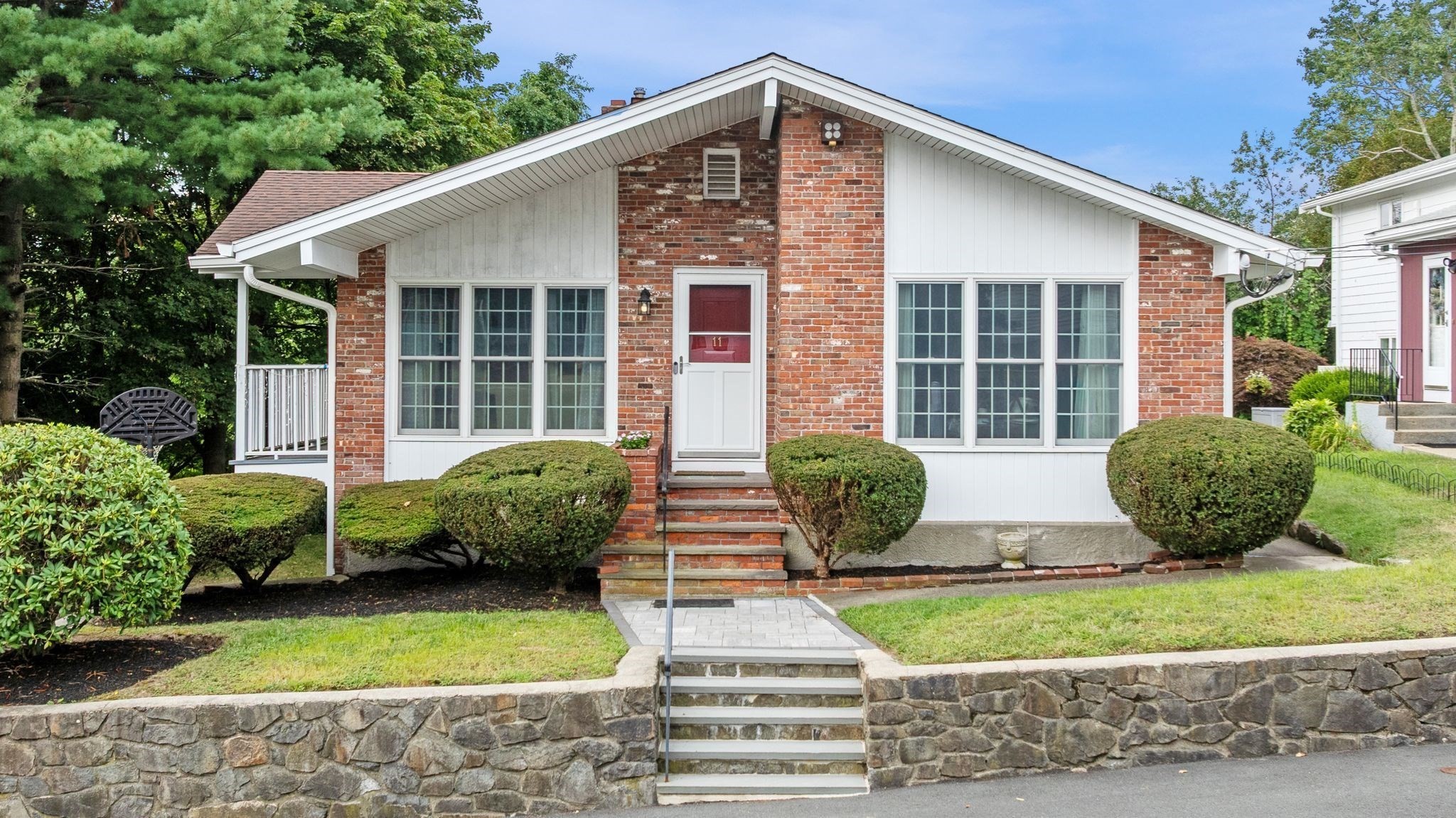 11 Mooney Rd, Salem, MA 01970