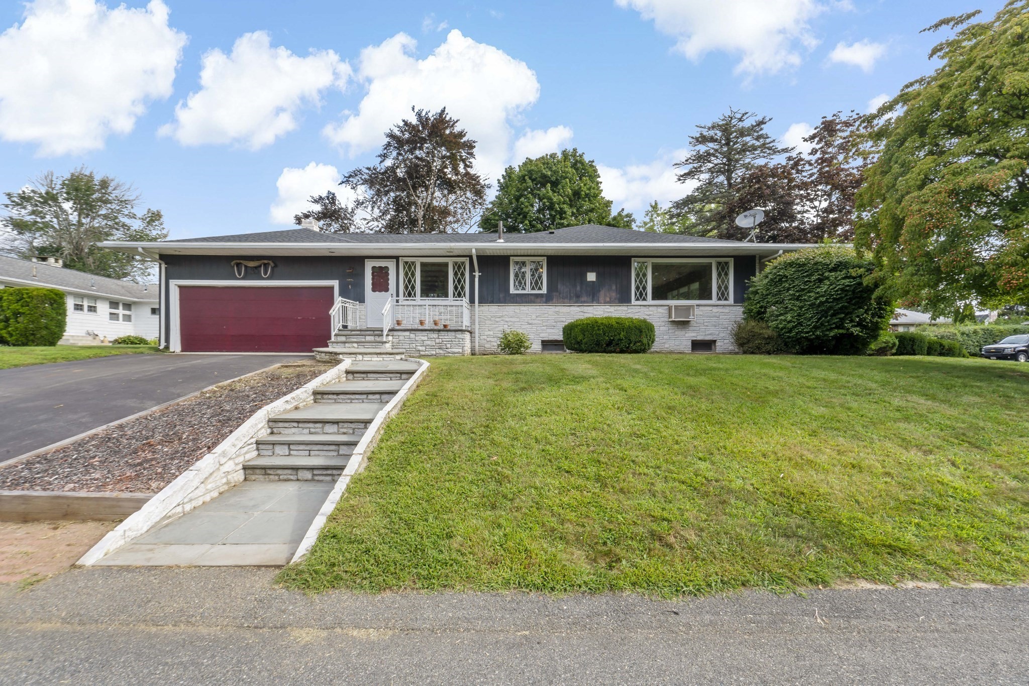 7 Harold Ave, Somerset, MA 02726