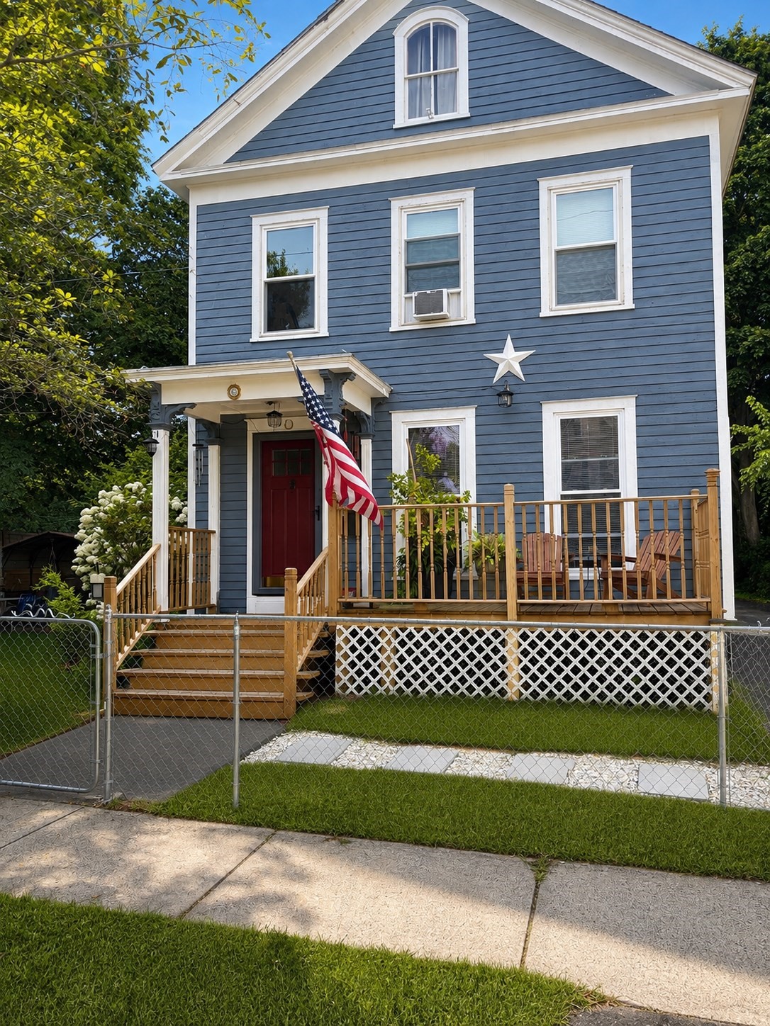 70 Pine St, Chicopee, MA 01020