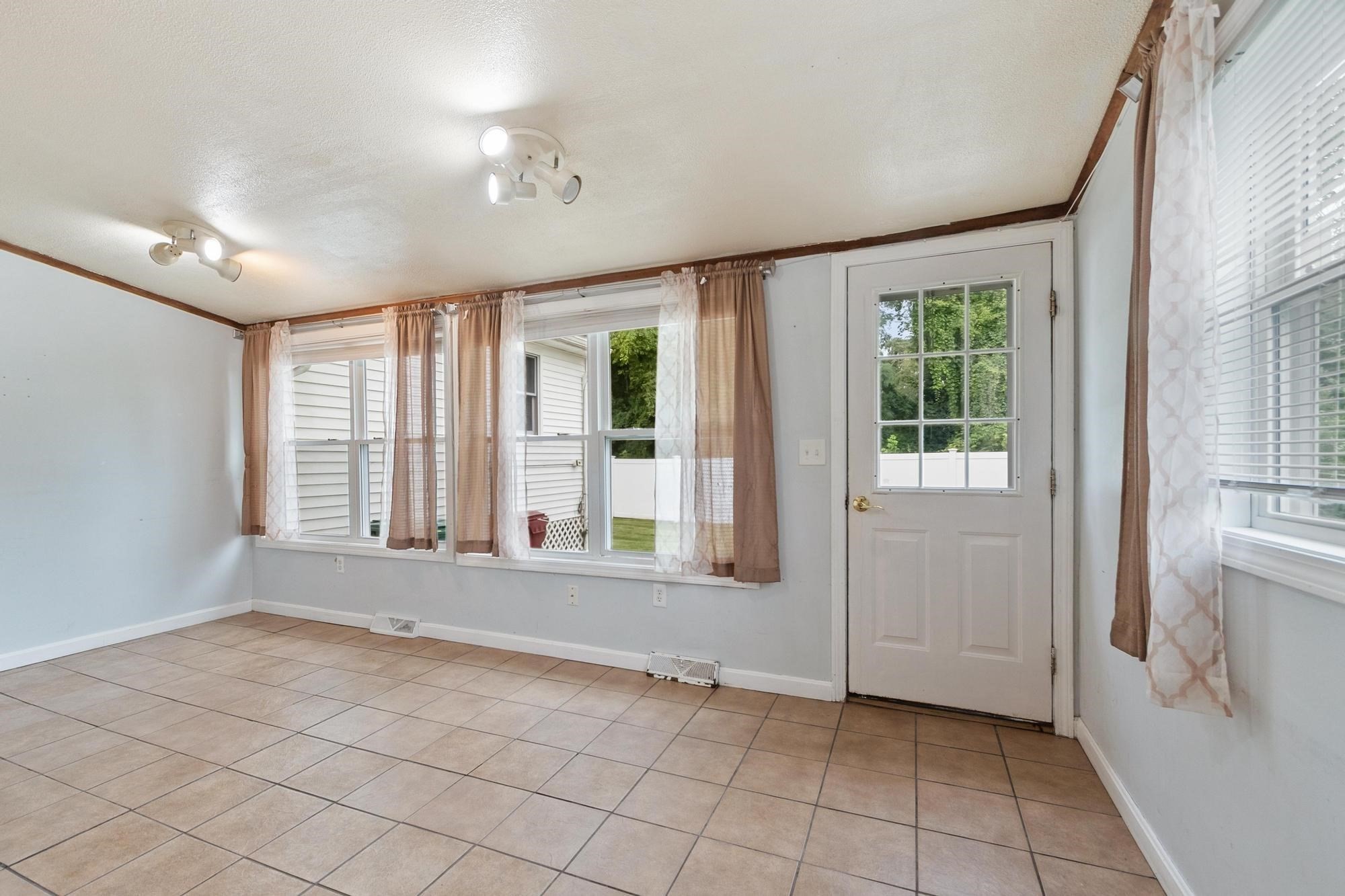 170 Townsend Ave, Lowell, MA 01854 - Image 12