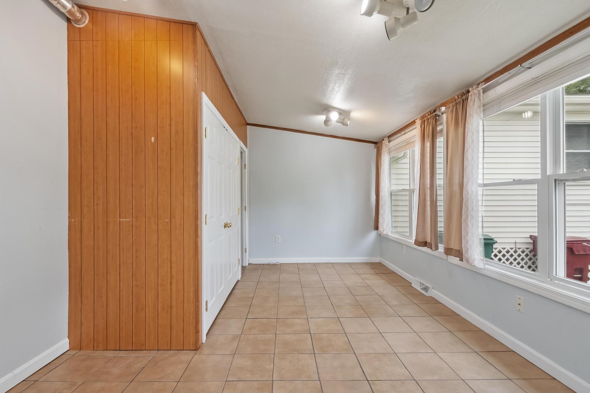 170 Townsend Ave, Lowell, MA 01854 - Image 13