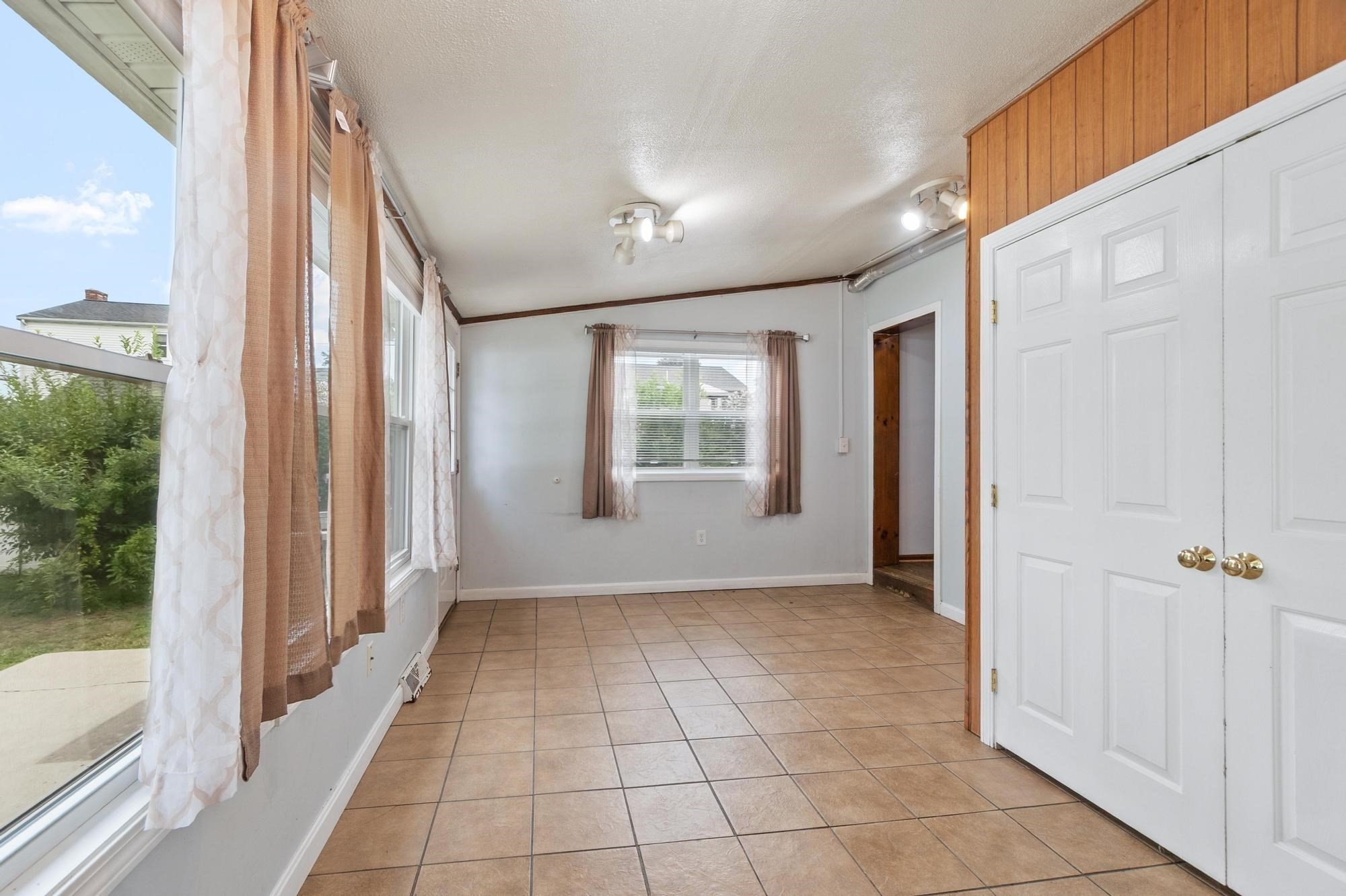 170 Townsend Ave, Lowell, MA 01854 - Image 14